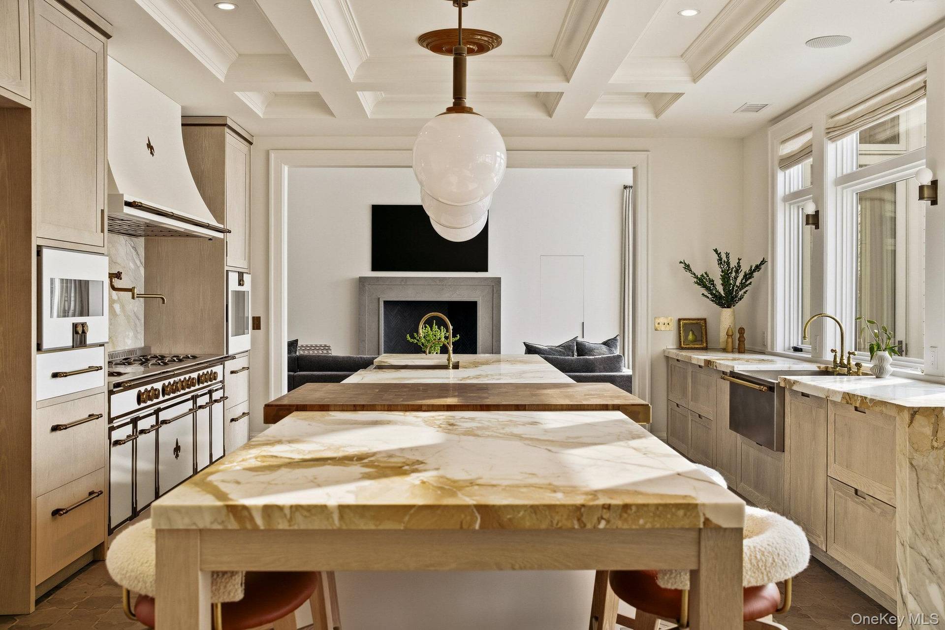 7-Bedroom Waterfront Home for Sale in Larchmont, NY, USA - 4