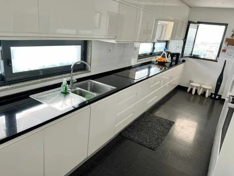 Apartamento de 3 Dormitórios à Venda em Oeiras – Lisboa – PT - 4