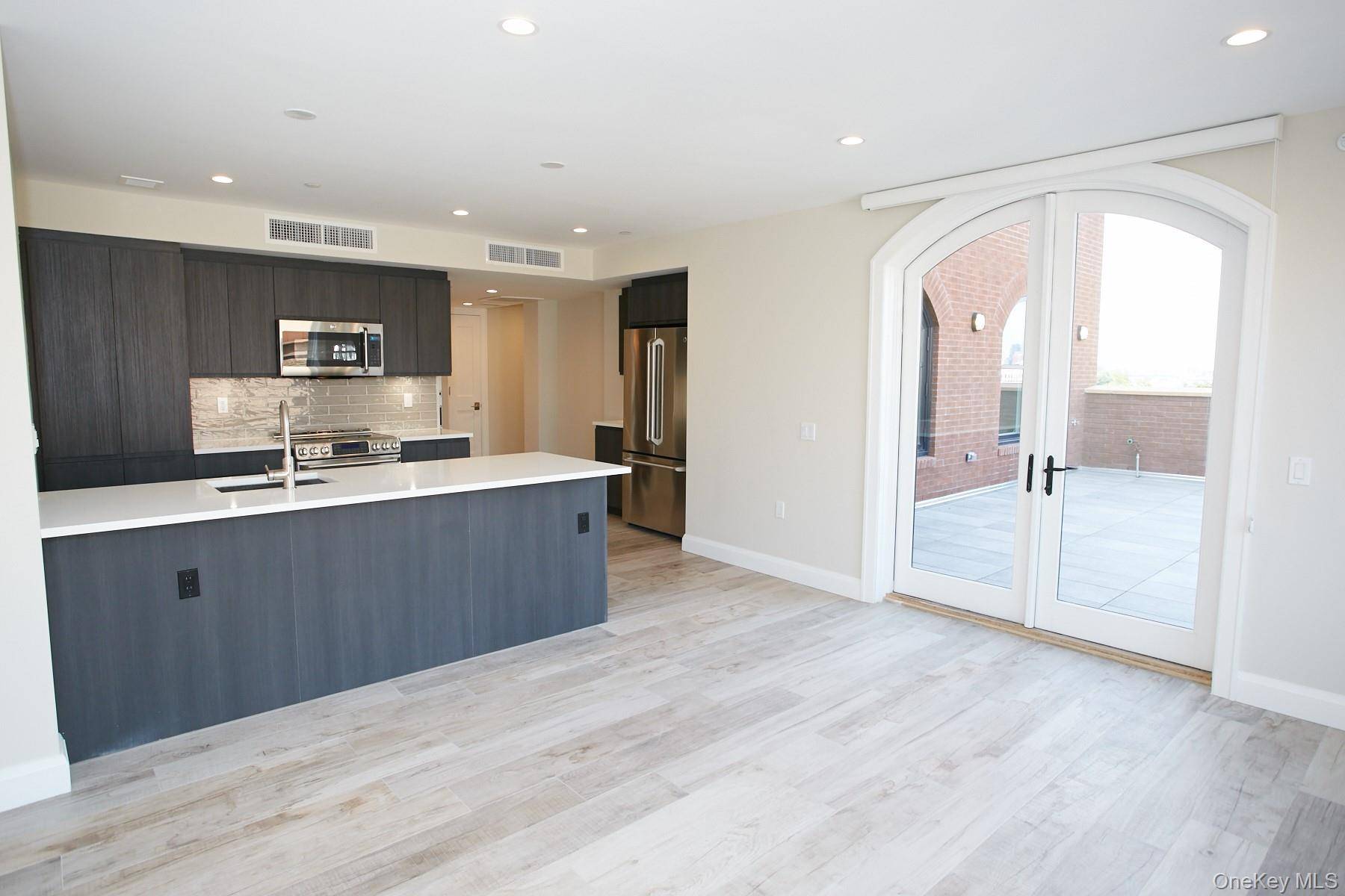 Residential Building for Sale in Astoria, New York, USA - 3