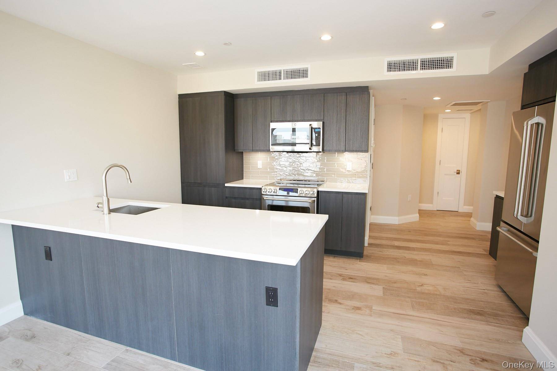 Residential Building for Sale in Astoria, New York, USA - 4