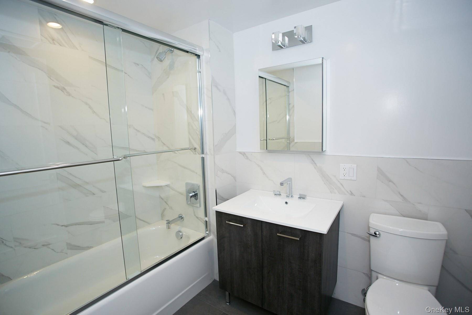 Residential Building for Sale in Astoria, New York, USA - 5