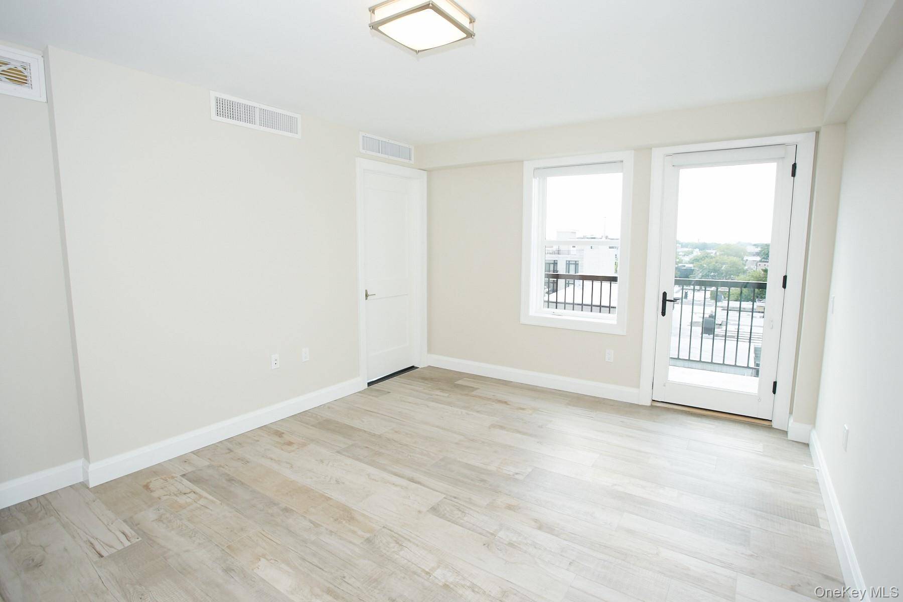 Residential Building for Sale in Astoria, New York, USA - 6