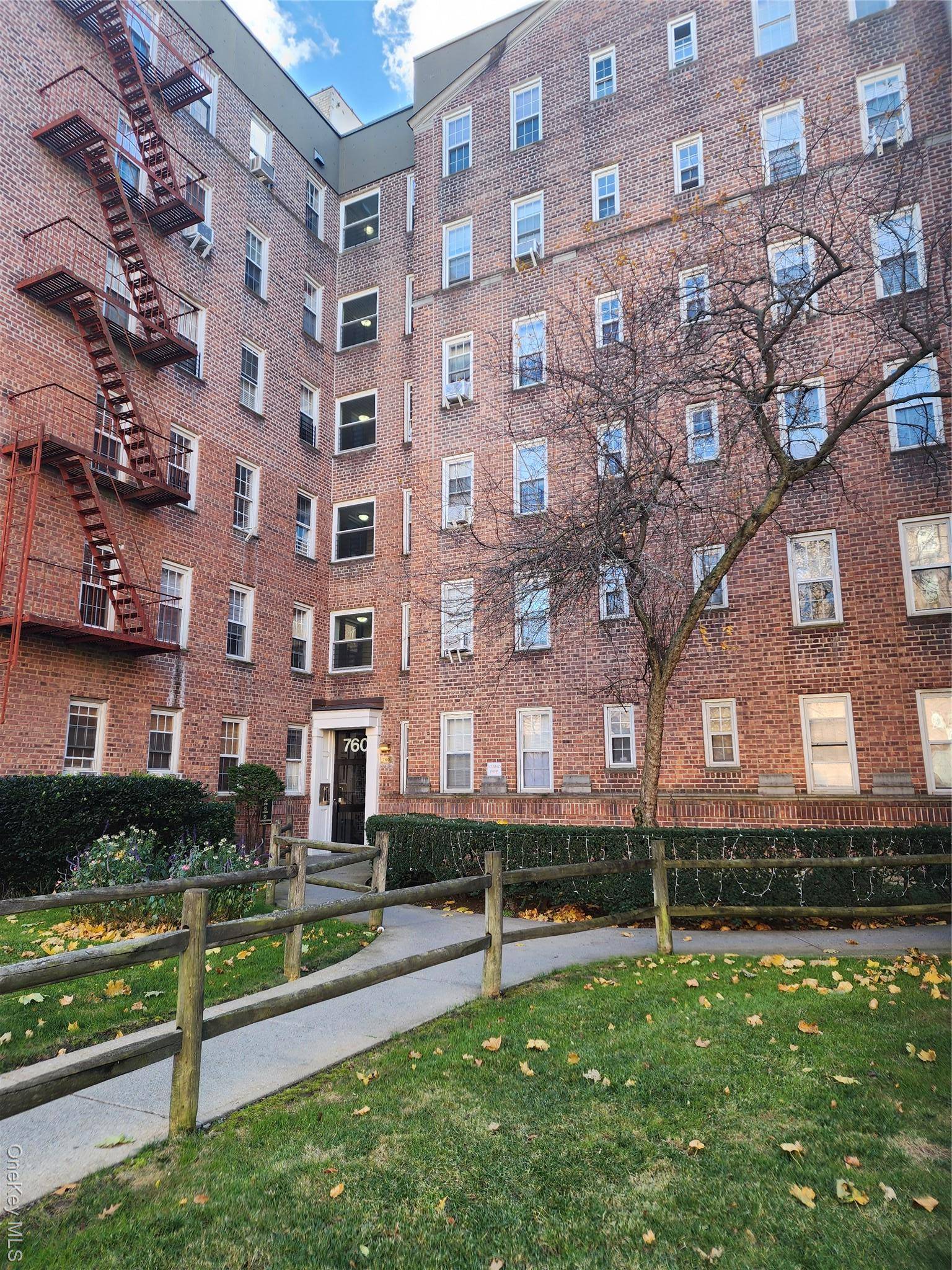Apartamento com 2 Quartos à Venda em Bronxville - Nova Iorque - EUA - 1