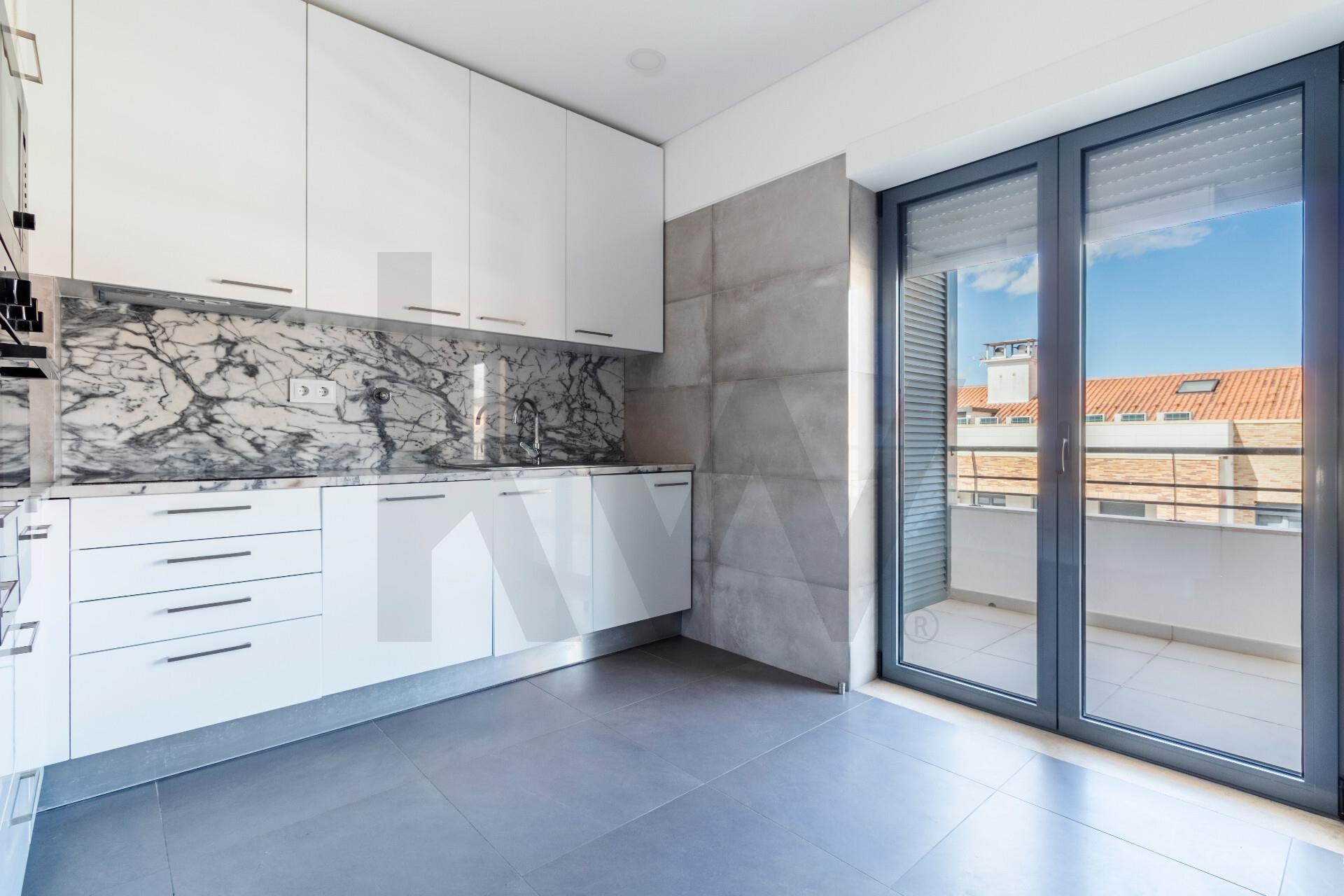 Apartamento de 3 Dormitorios en Venta en Amadora - Lisboa - Portugal - 2