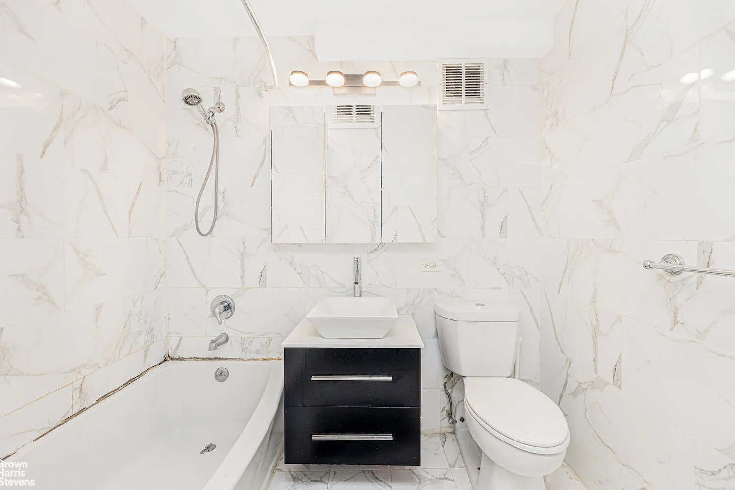 Apartamento de 1 Dormitório à Venda em 29 Adrian Avenue – Manhattan – Nova Iorque – NY - 3