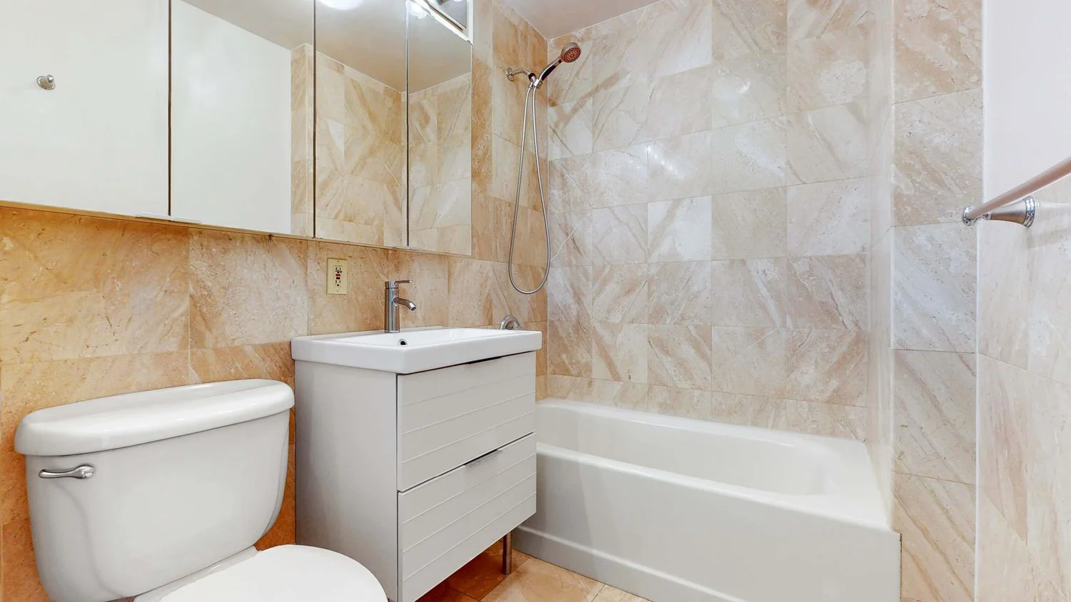 Apartamento de 1 Dormitorio en Venta en Manhattan – New York, NY - 4
