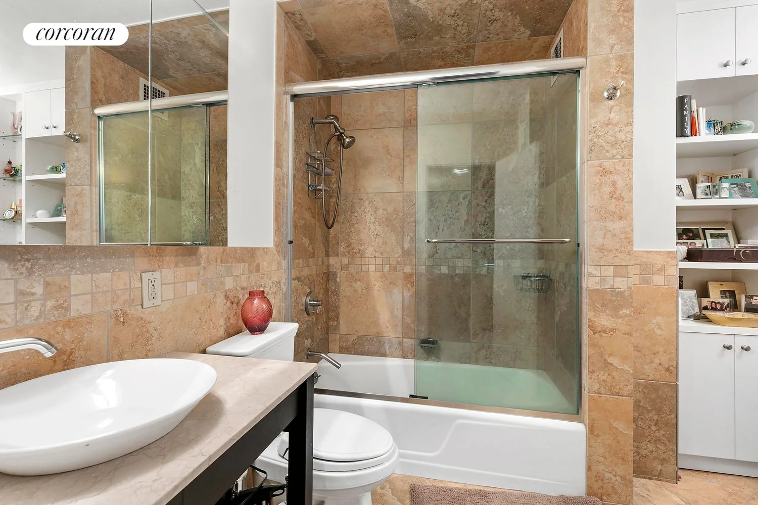 Apartamento de 1 Dormitorio en Venta en Manhattan – New York, NY - 3