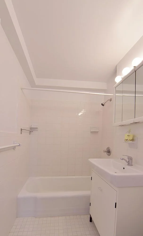 Apartamento de 1 Quarto à Venda em 579 West 215th Street – Manhattan, Nova Iorque - 4