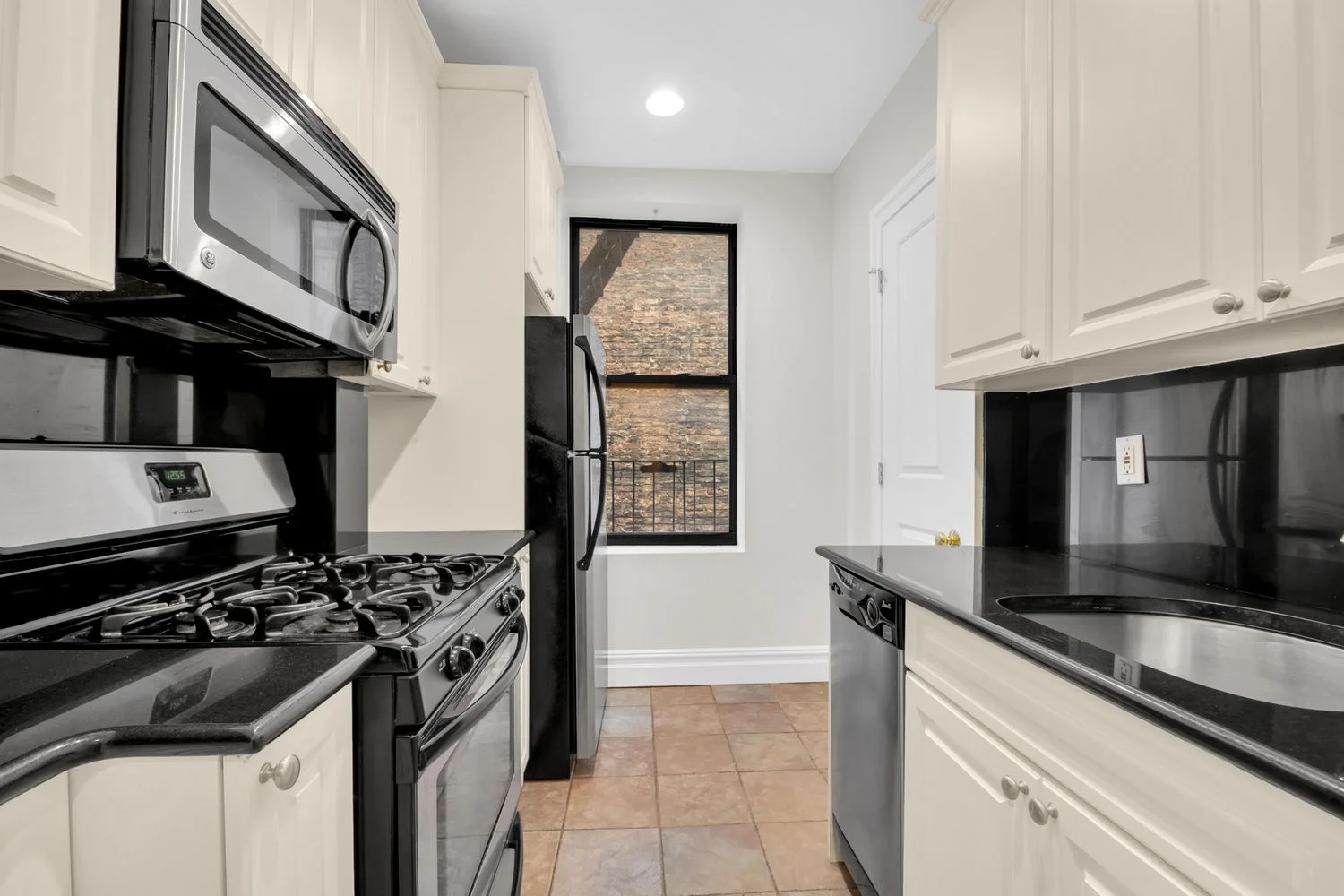 Apartamento de 1 Quarto à Venda em 725 Riverside Drive – Manhattan, Nova Iorque - 3