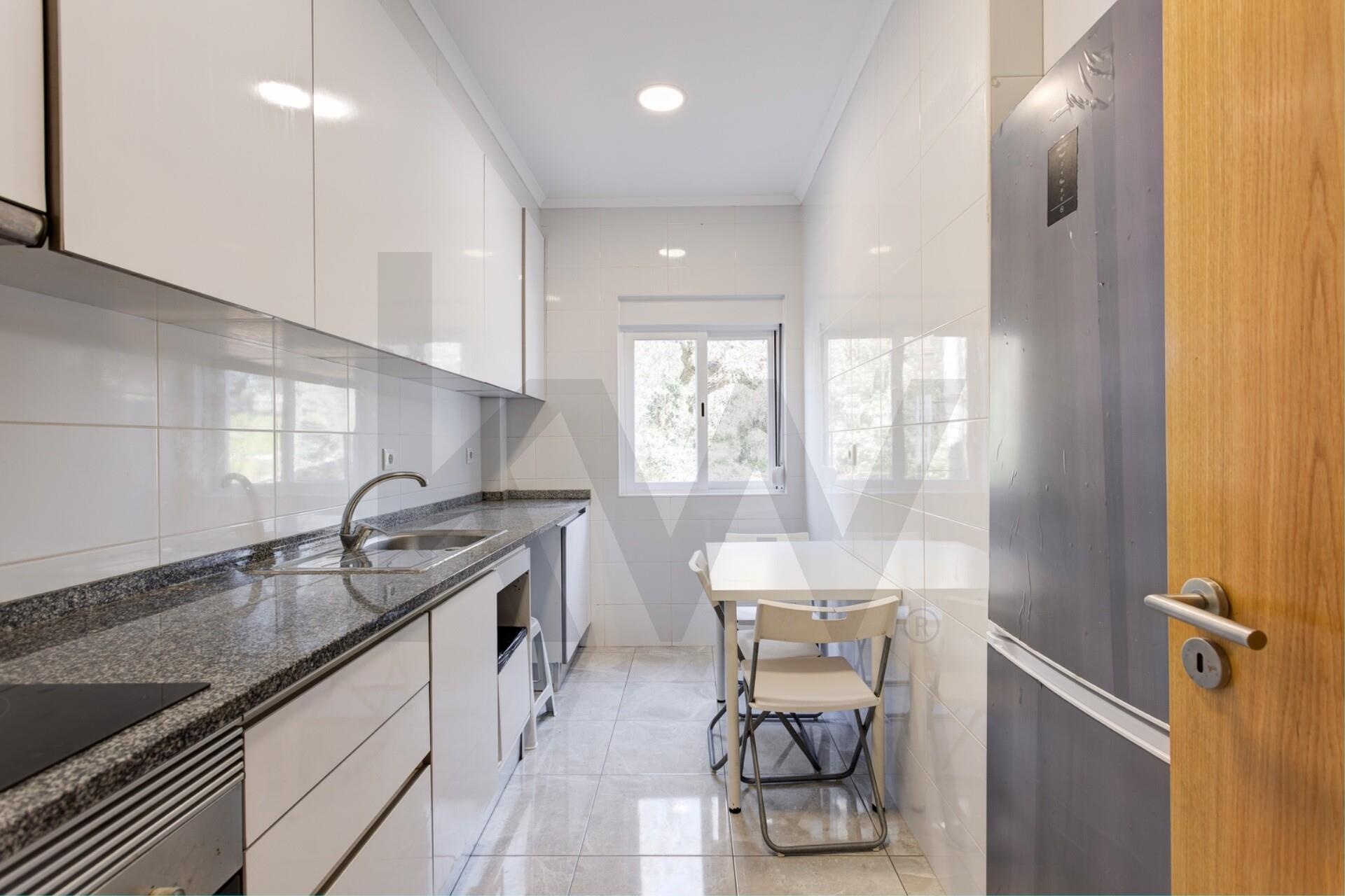 Apartamento T1 à Venda em Camarate - Lisboa - Portugal - 3