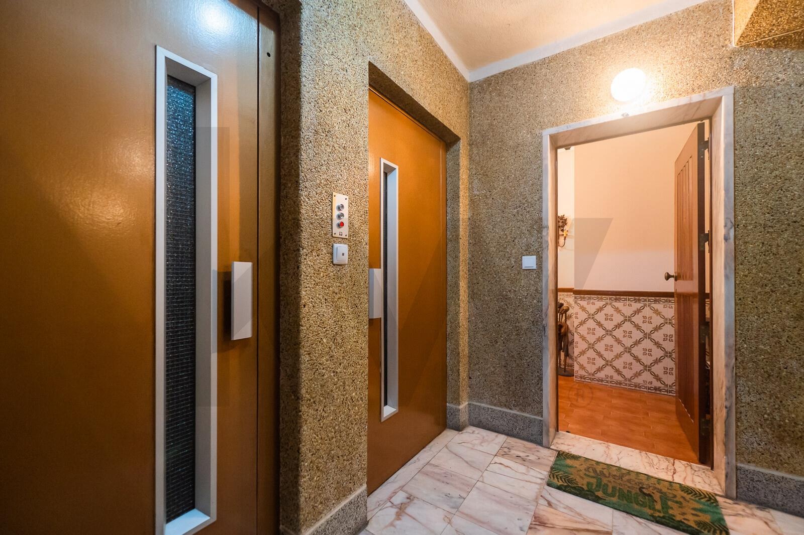 Apartamento T2 à Venda em Agualva-Cacém - Lisboa - Portugal - 2