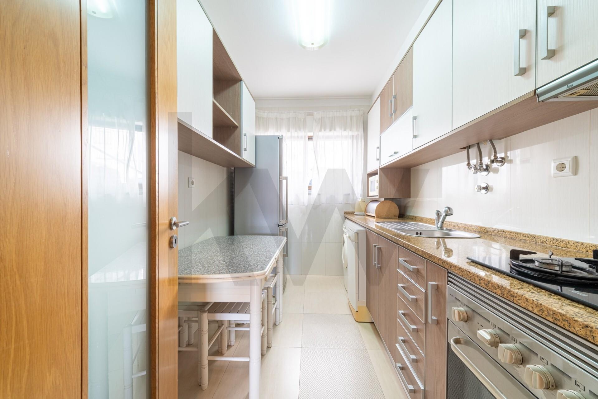 Apartamento T2 à Venda em Agualva-cacém - Lisboa - Portugal - 4