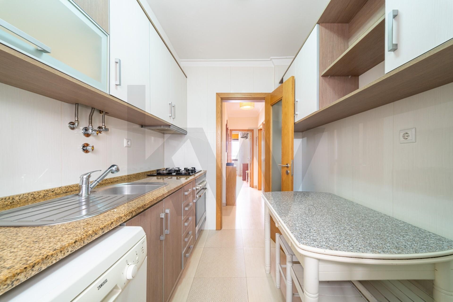 Apartamento T2 à Venda em Agualva-cacém - Lisboa - Portugal - 5