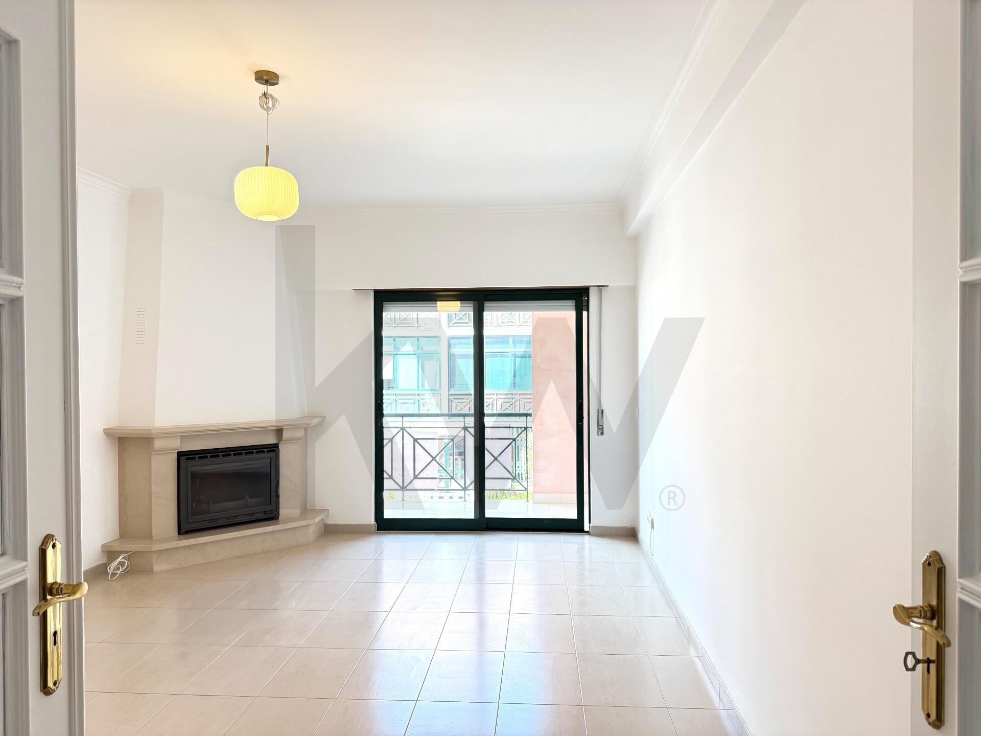 Apartamento T2 à Venda em Alcabideche - Lisboa - Portugal - 1