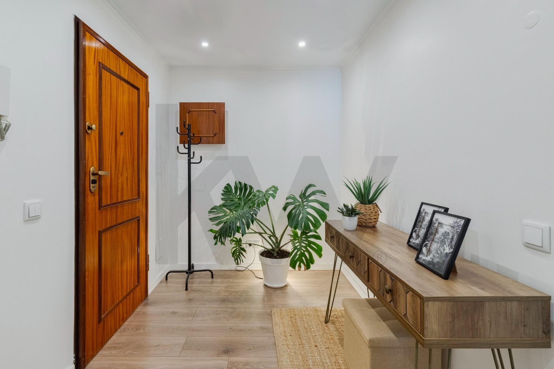 Apartamento T2 à Venda em Almada - Setúbal - Portugal - 2
