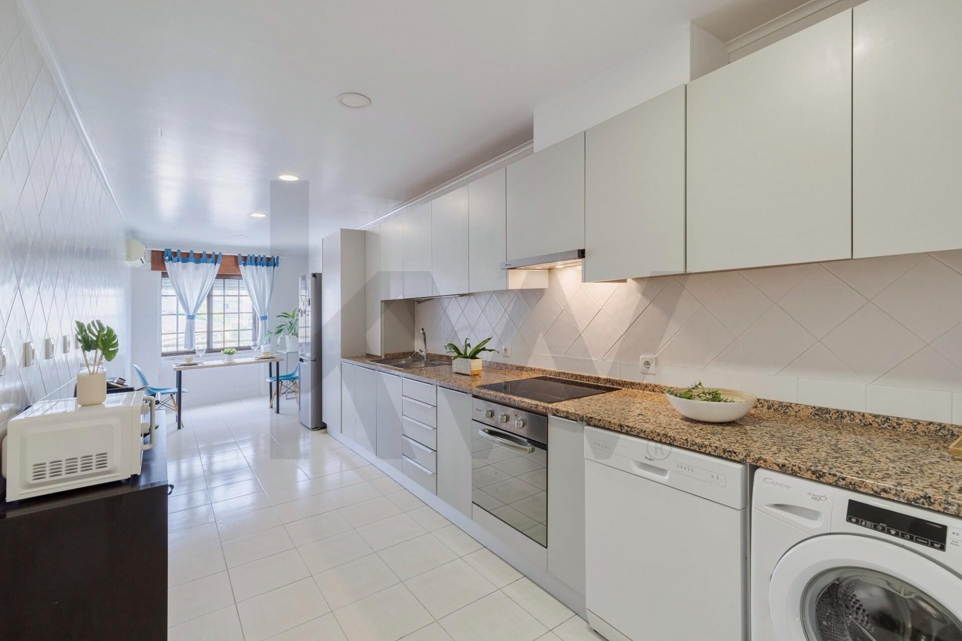 Apartamento T2 à Venda em Almada - Setúbal - Portugal - 4