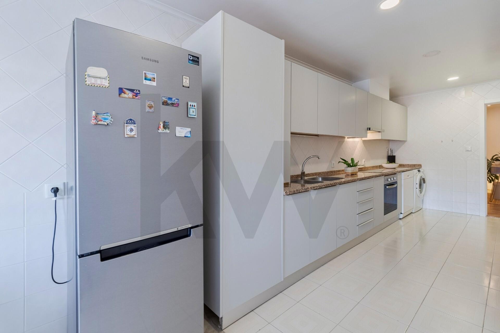 Apartamento T2 à Venda em Almada - Setúbal - Portugal - 6