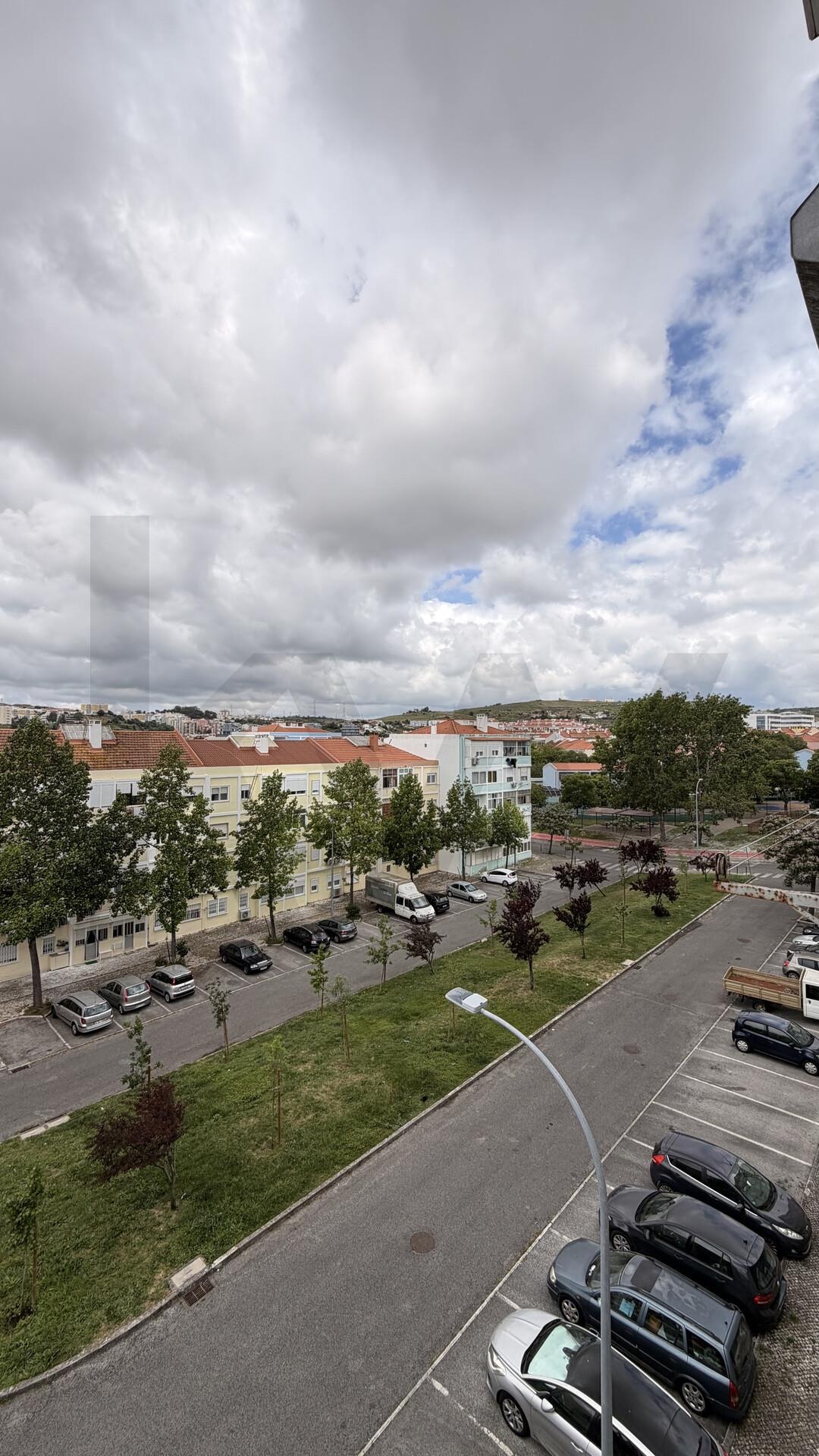 Apartamento T2 à Venda em Amadora - Lisboa - Portugal - 1