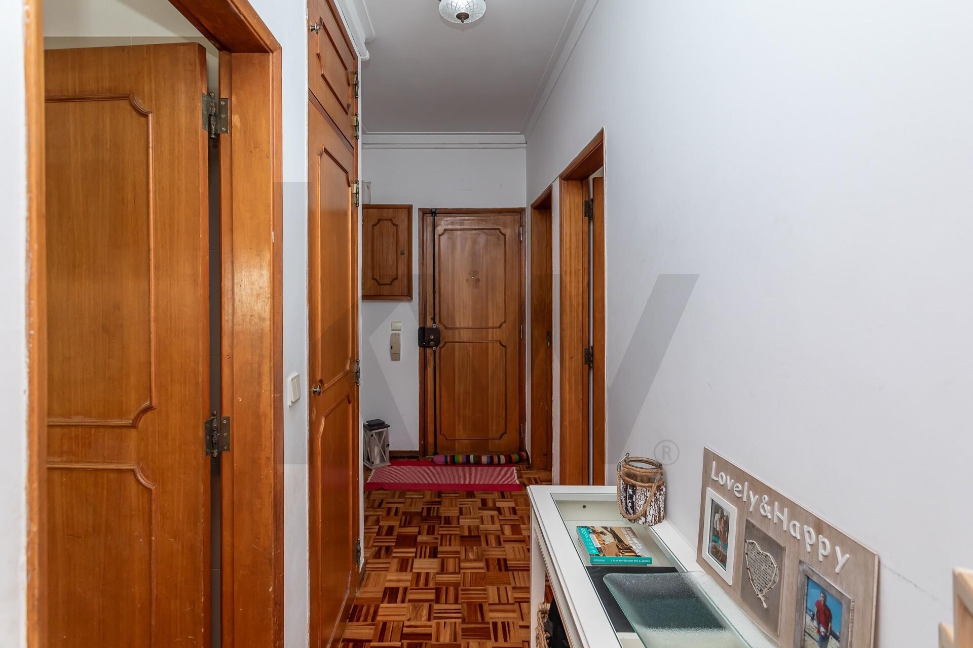 Apartamento T2 à Venda em Carcavelos - Lisboa - Portugal - 2