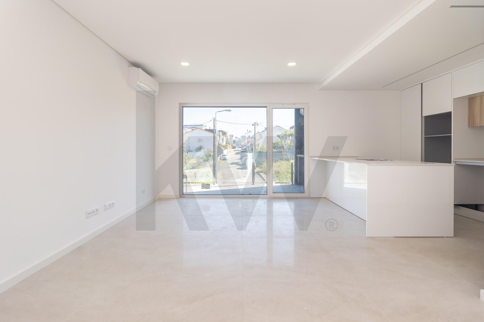Apartamento T2 à Venda em Charneca Da Caparica - Setúbal - Portugal - 1