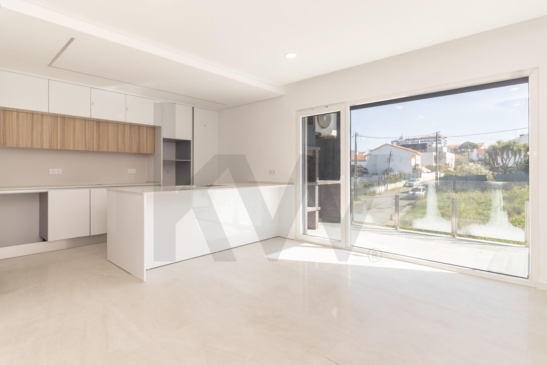 Apartamento T2 à Venda em Charneca Da Caparica - Setúbal - Portugal - 2