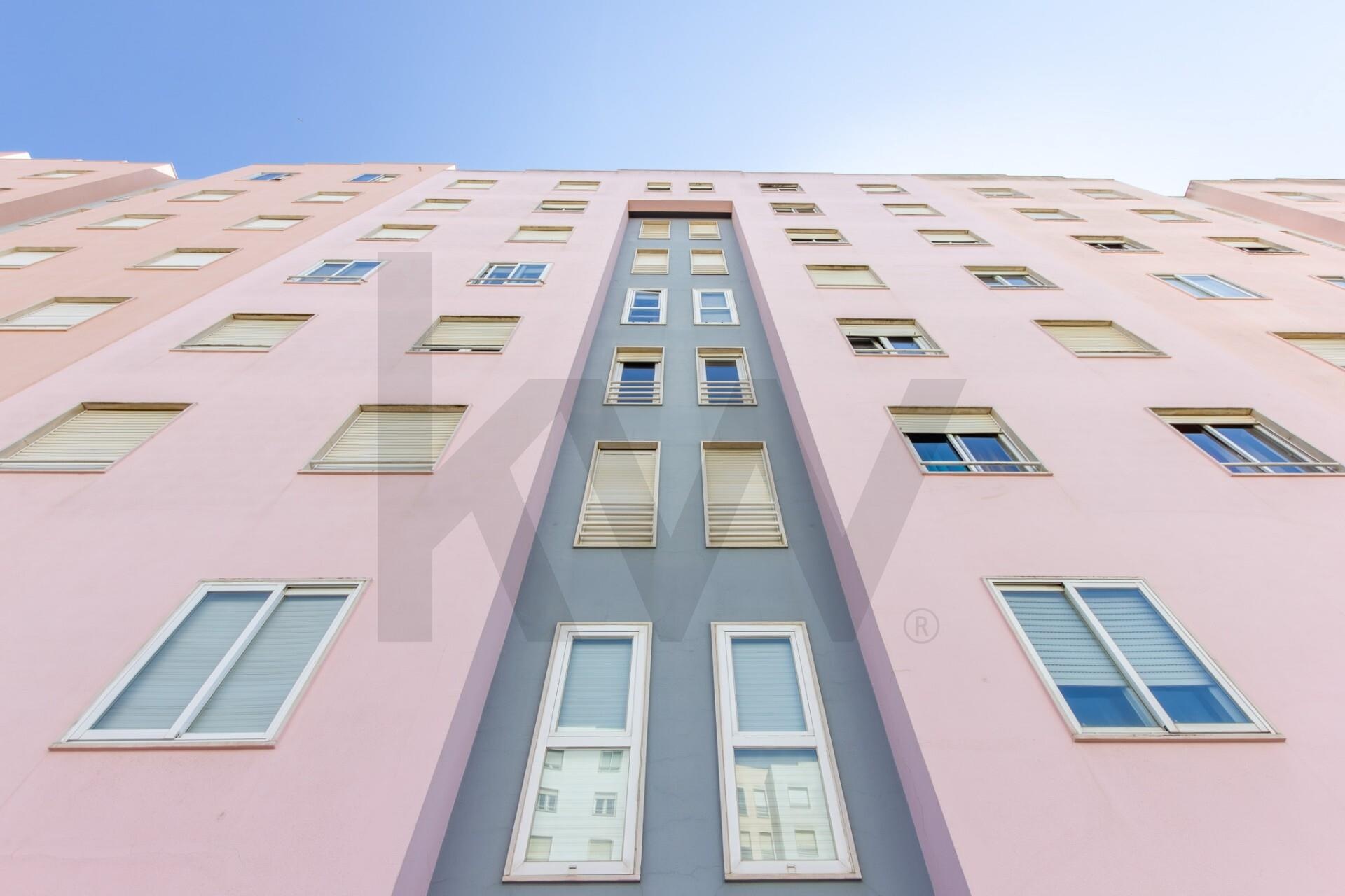 Apartamento T2 à Venda em Corroios - Setúbal - Portugal - 1