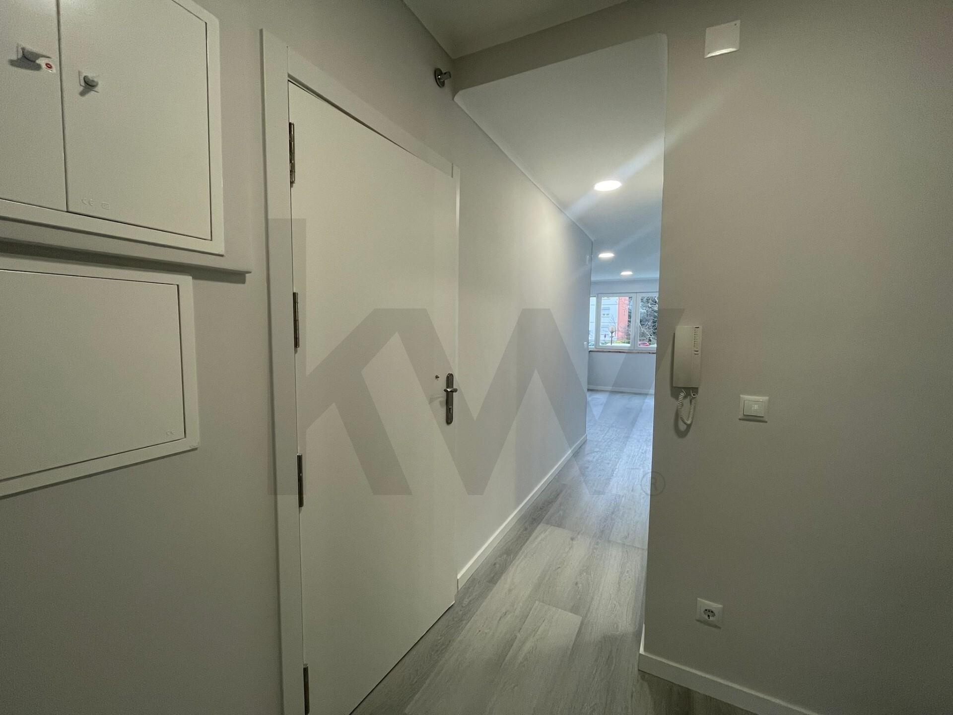 Apartamento T2 à Venda em Oeiras - Lisboa - Portugal - 1