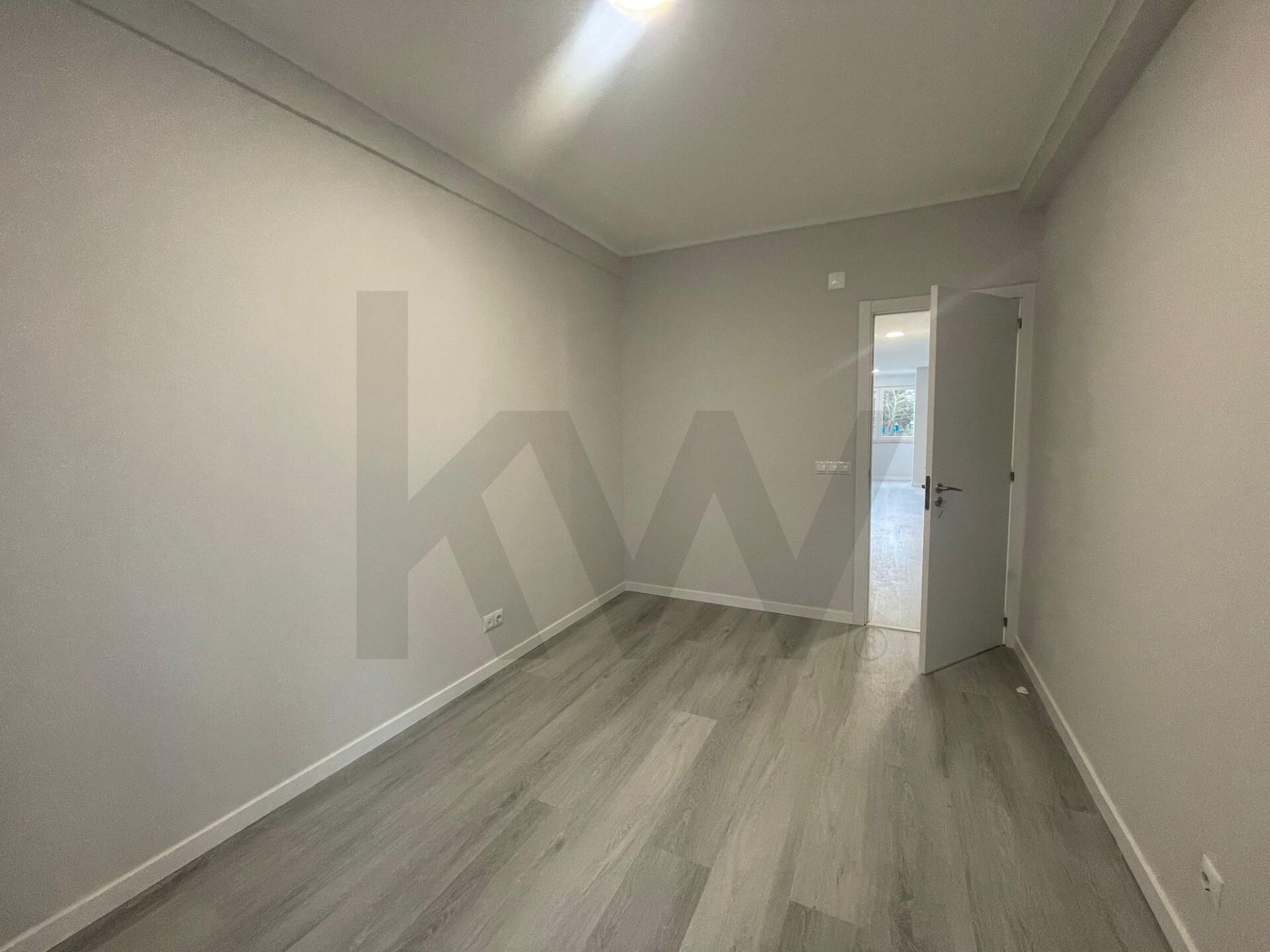 Apartamento T2 à Venda em Oeiras - Lisboa - Portugal - 5