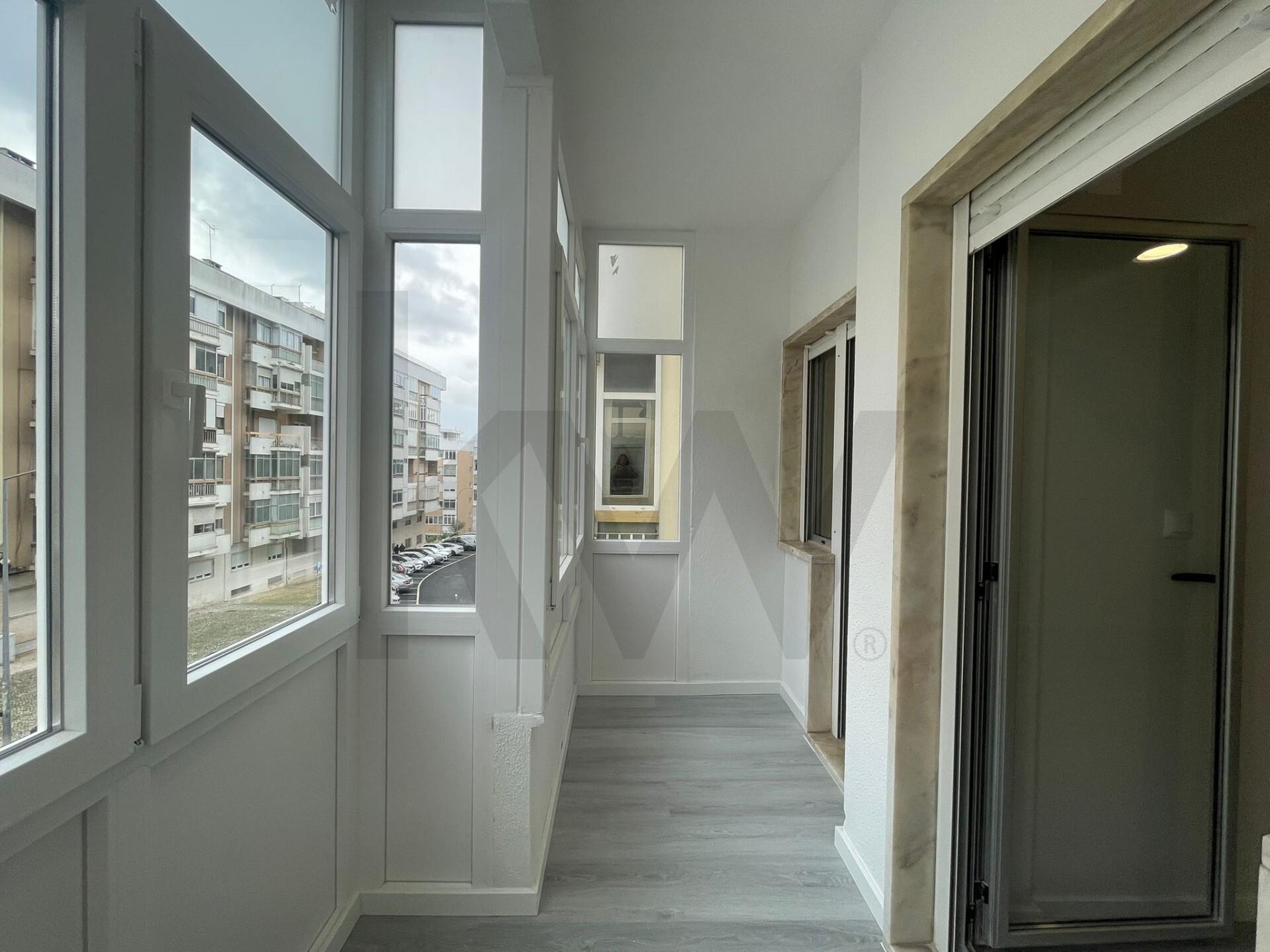 Apartamento T2 à Venda em Oeiras - Lisboa - Portugal - 6