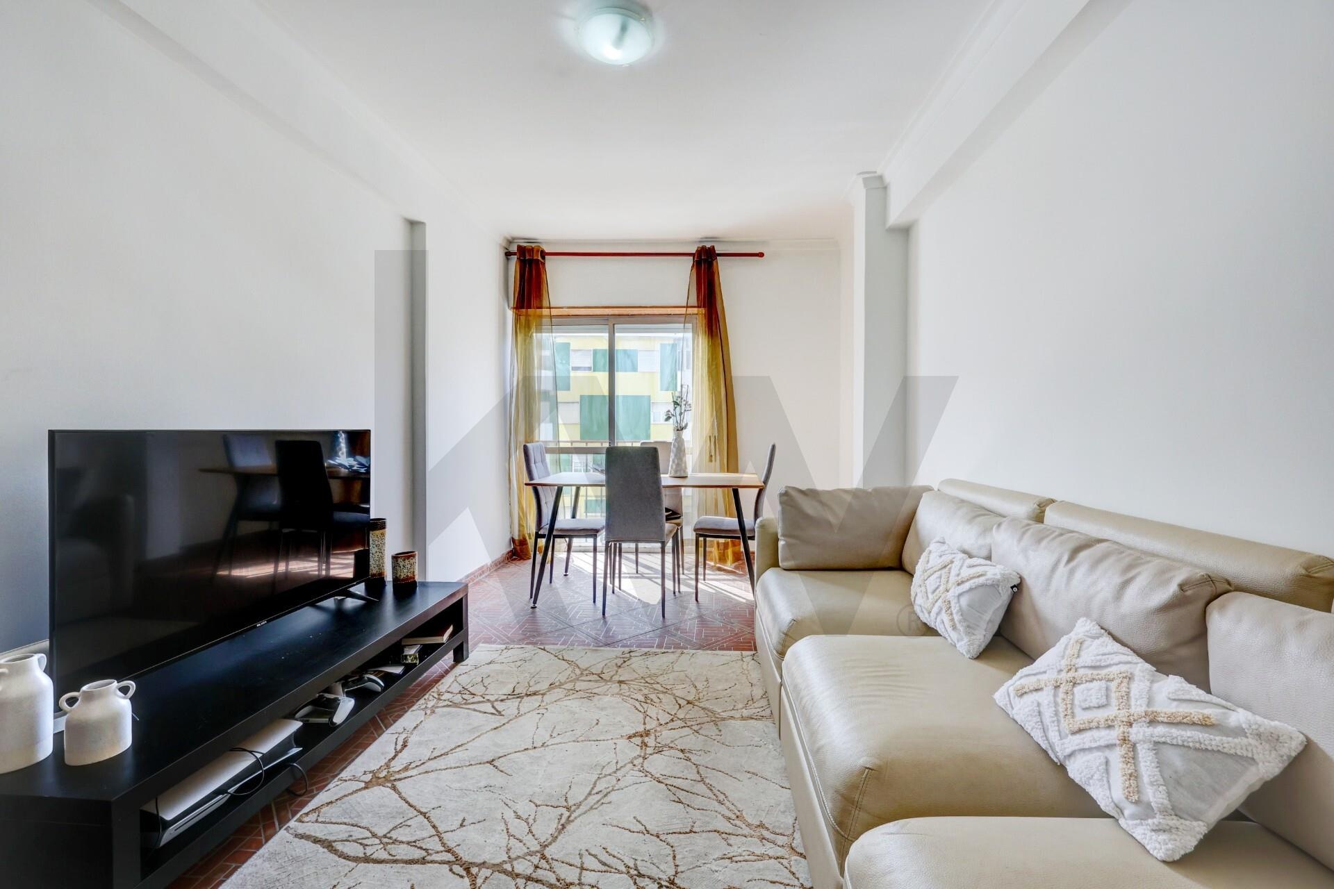 Apartamento T2 à Venda em Rio De Mouro - Lisboa - Portugal - 2