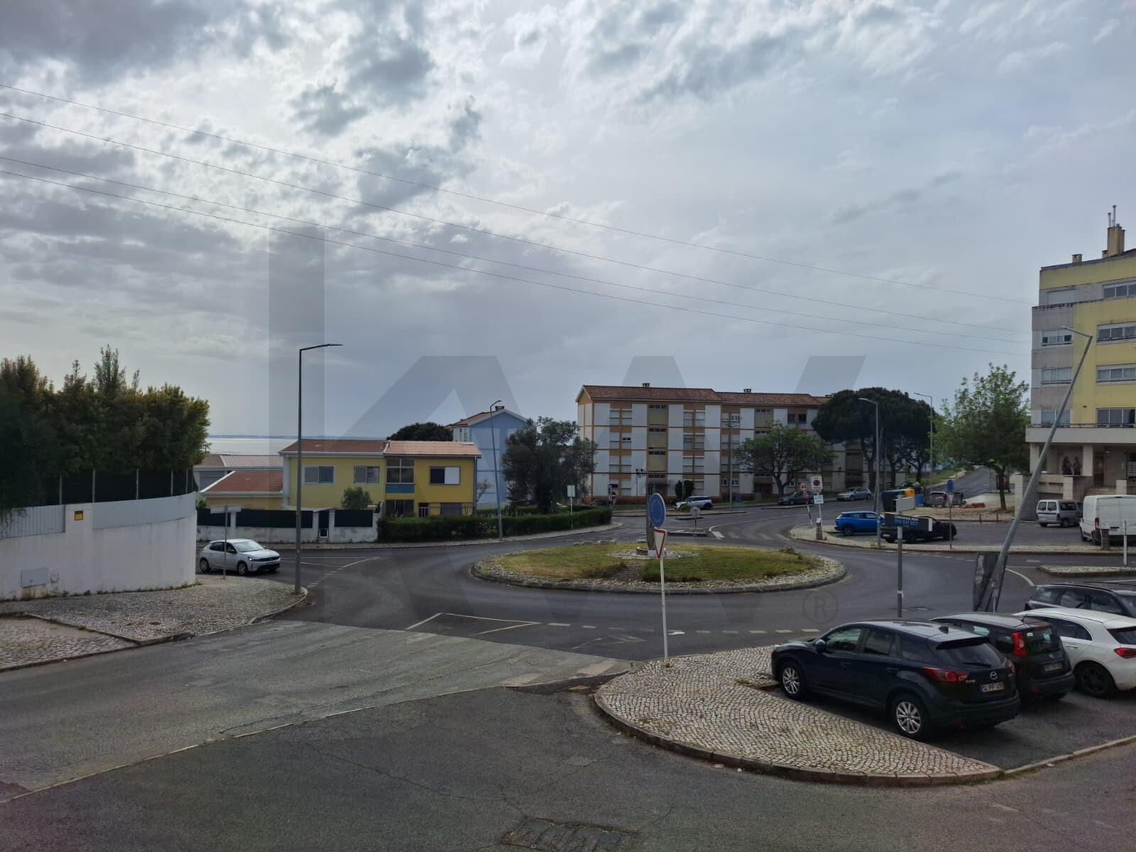 Apartamento T2 à Venda em Santa Iria De Azóia - Lisboa - Portugal - 3