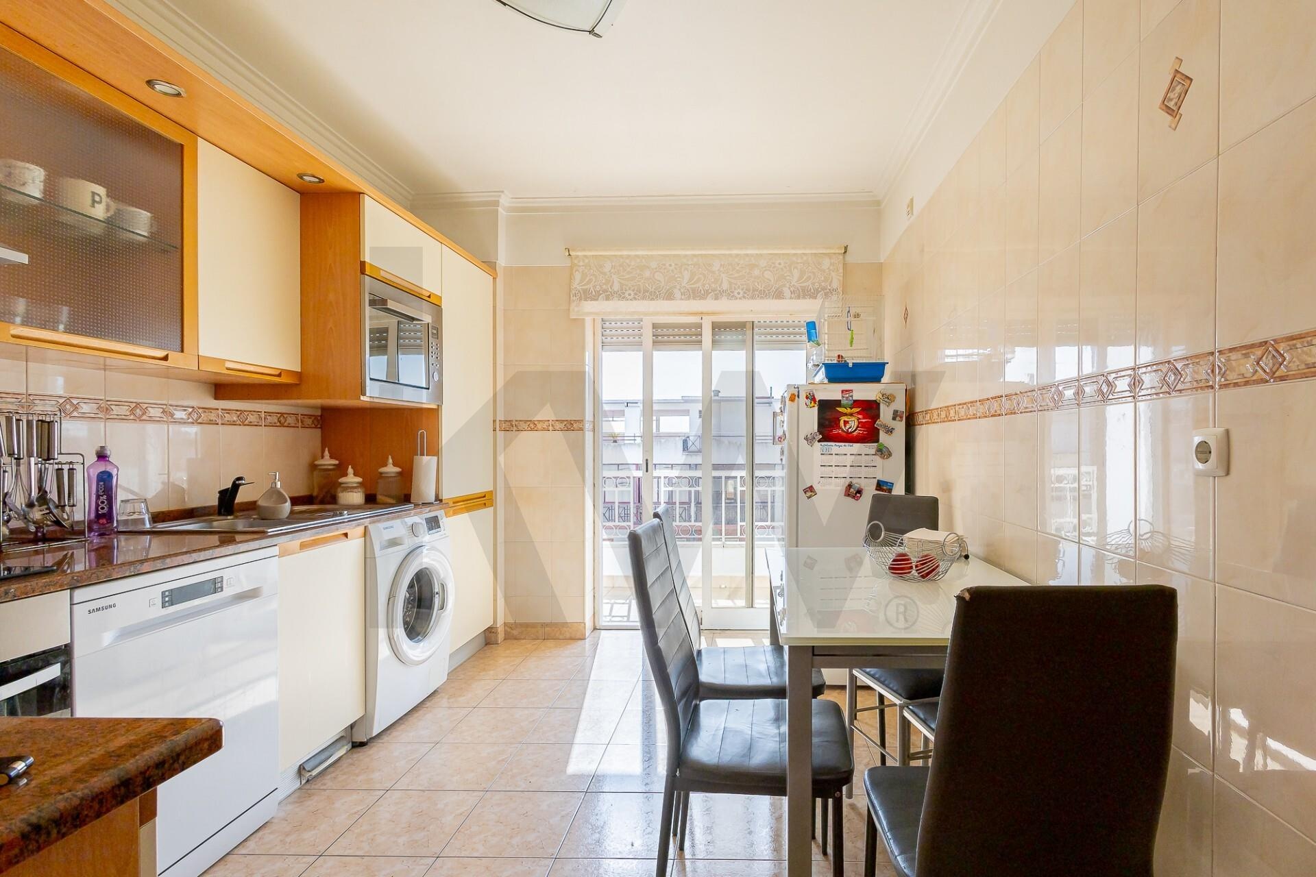 Apartamento T3 à Venda em Almada - Setúbal - Portugal - 3