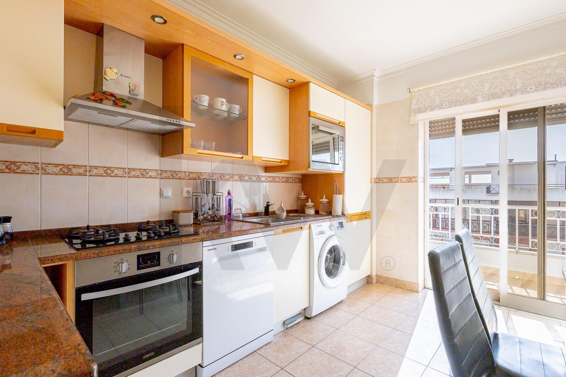 Apartamento T3 à Venda em Almada - Setúbal - Portugal - 4