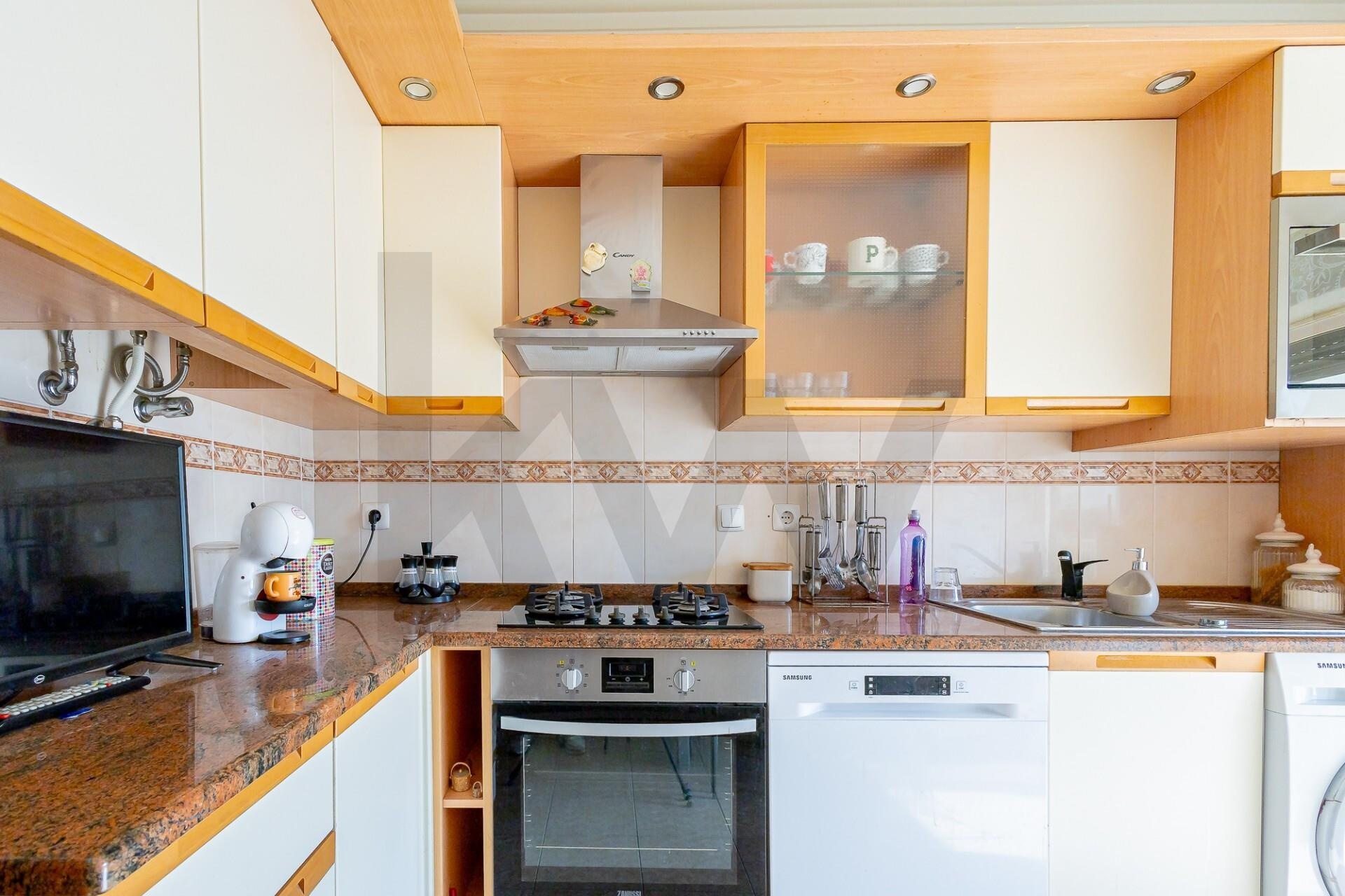Apartamento T3 à Venda em Almada - Setúbal - Portugal - 5