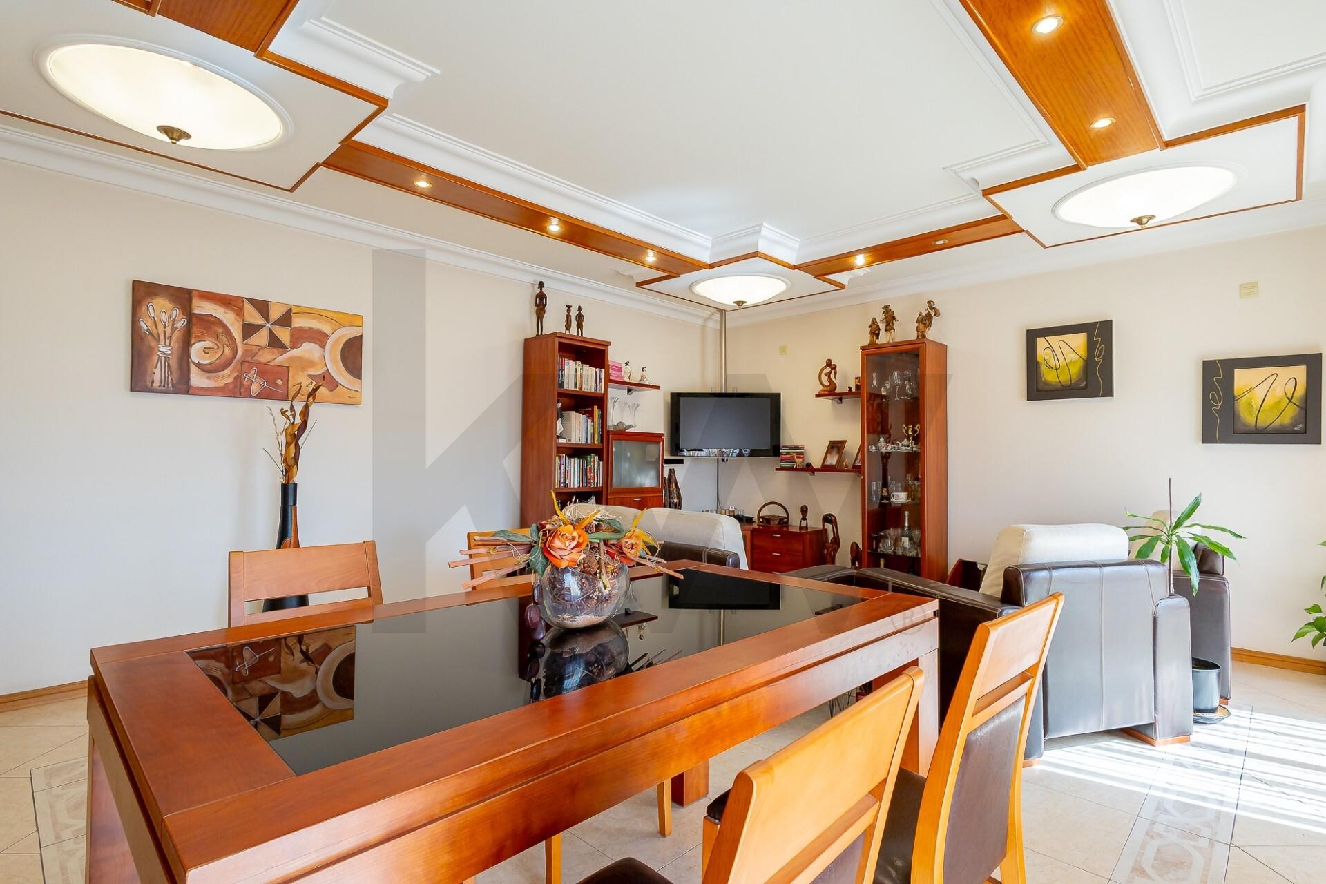 Apartamento T3 à Venda em Almada - Setúbal - Portugal - 8