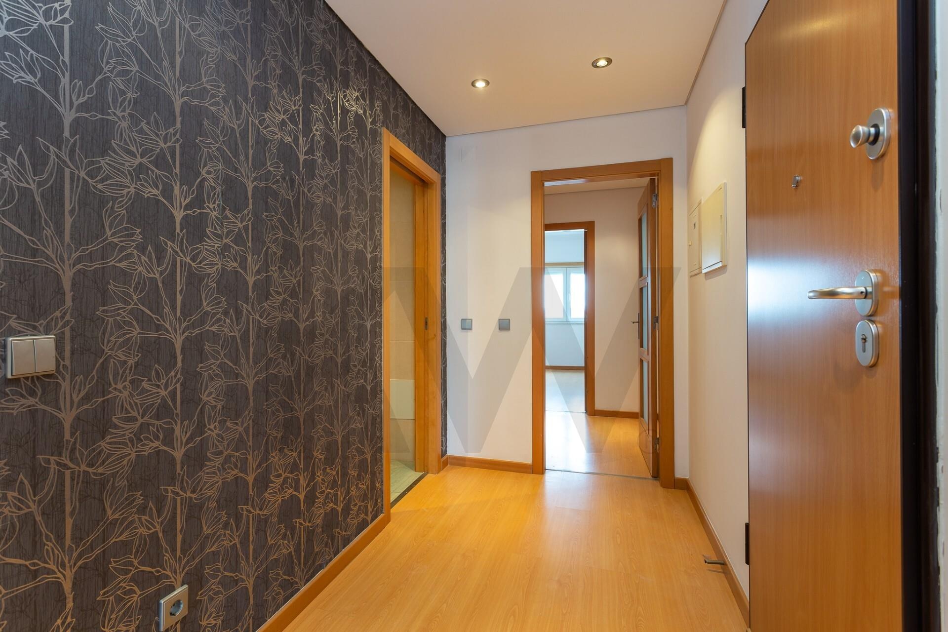 Apartamento T3 à Venda em Corroios - Setúbal - Portugal - 1