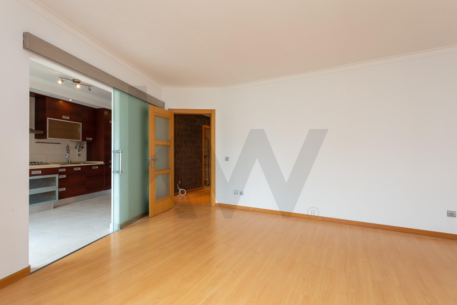 Apartamento T3 à Venda em Corroios - Setúbal - Portugal - 6