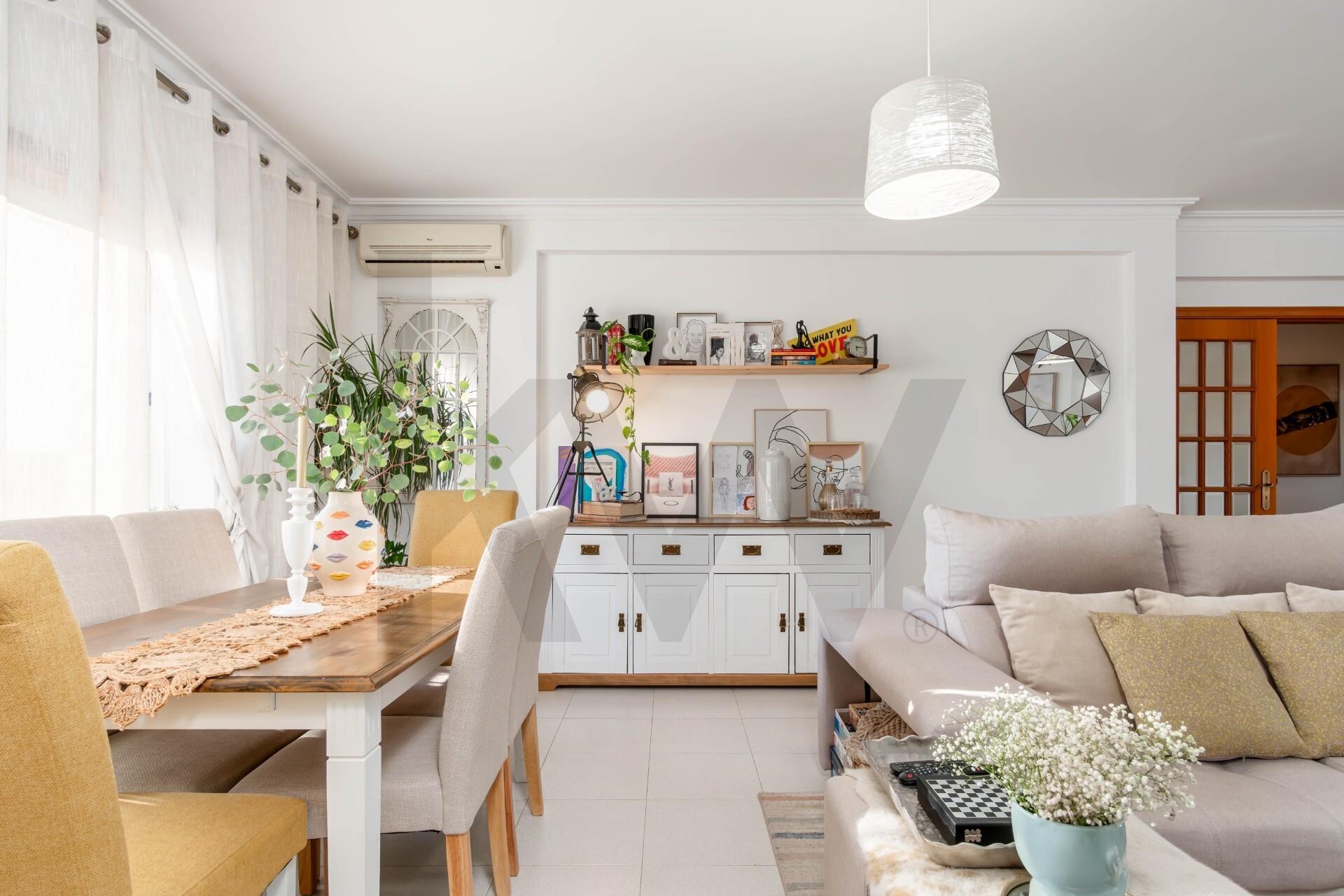 Apartamento T3 à Venda em Palhais Brr - Setúbal - Portugal - 2