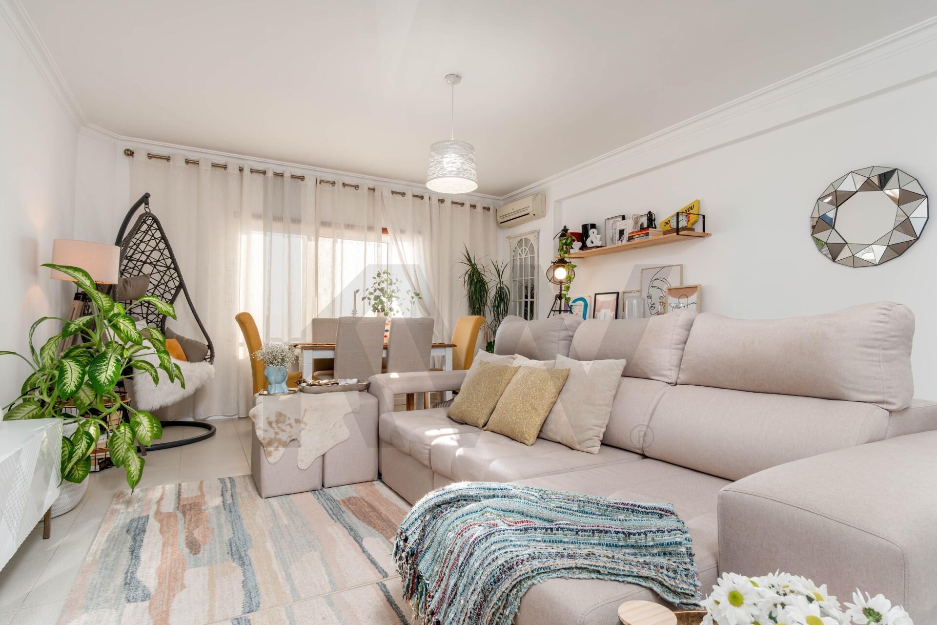 Apartamento T3 à Venda em Palhais Brr - Setúbal - Portugal - 3