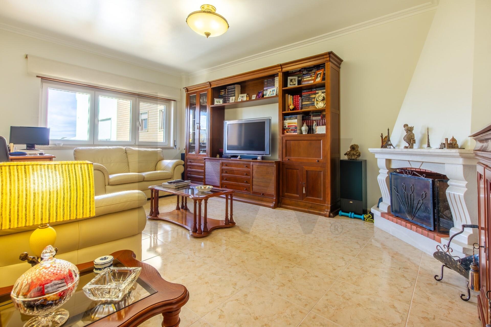 Apartamento T3 à Venda em Santo António Da Charneca - Setúbal - Portugal - 1