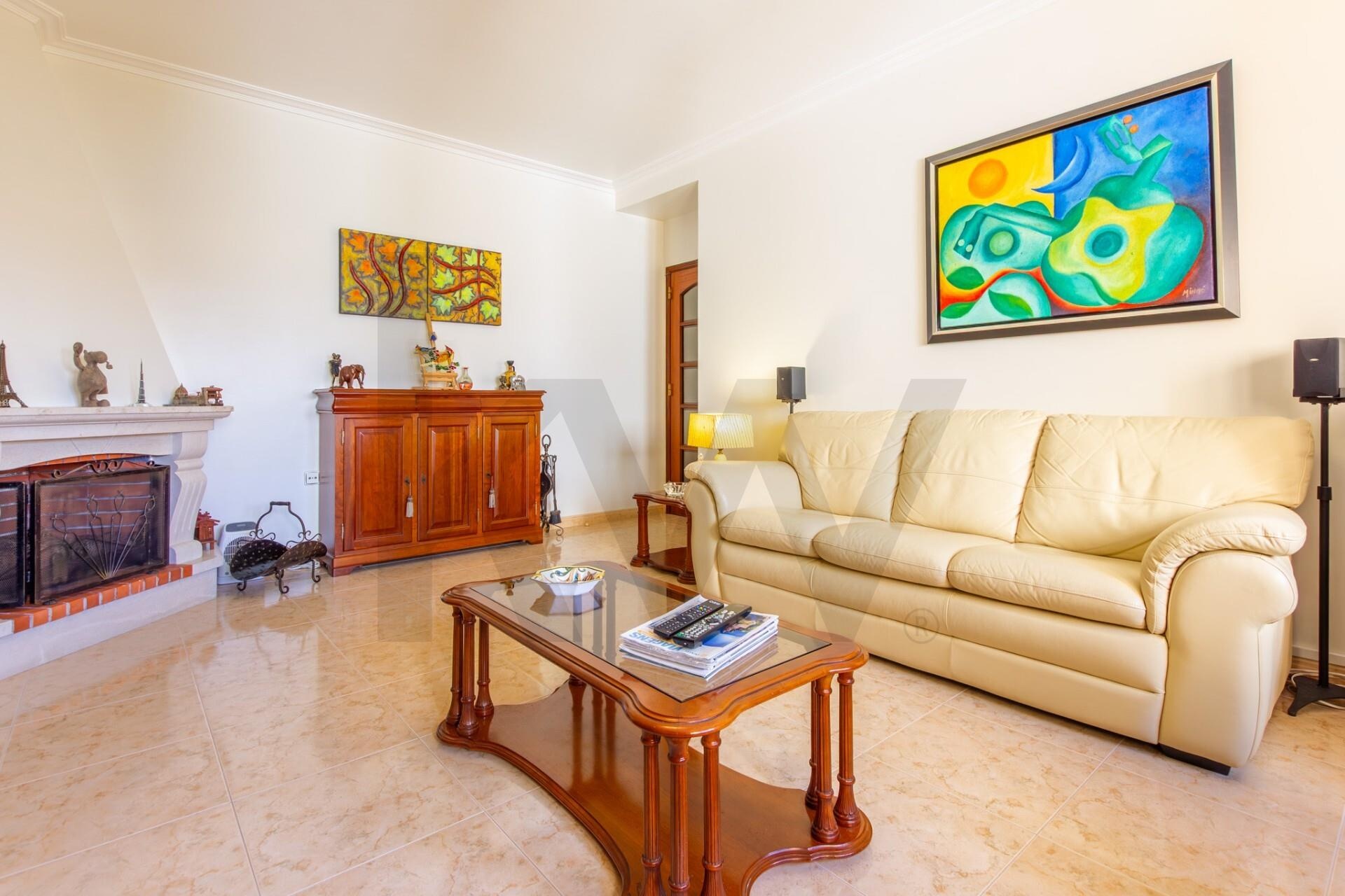 Apartamento T3 à Venda em Santo António Da Charneca - Setúbal - Portugal - 2