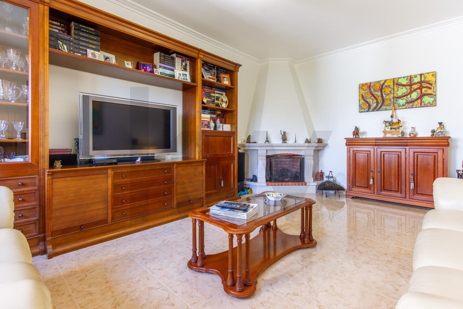 Apartamento T3 à Venda em Santo António Da Charneca - Setúbal - Portugal - 3