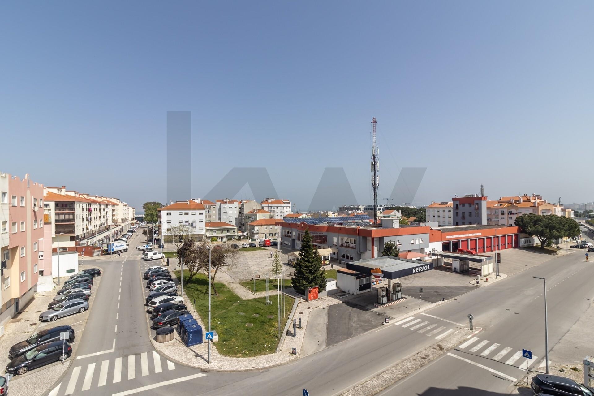 Apartamento T3 à Venda em Seixal - Setúbal - Portugal - 1