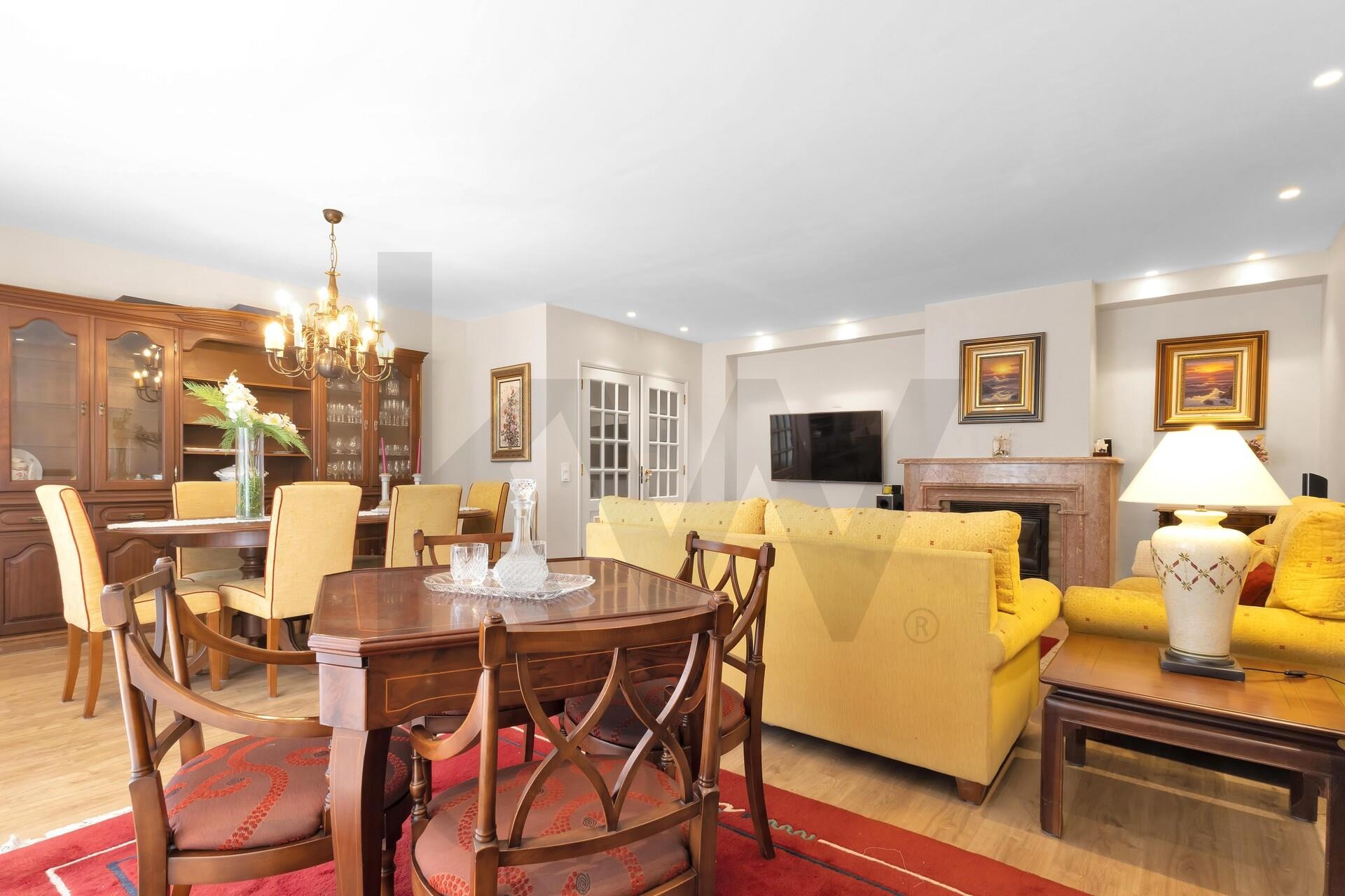 Apartamento T3 à Venda em Vila Nova De Gaia - Porto - Portugal - 2