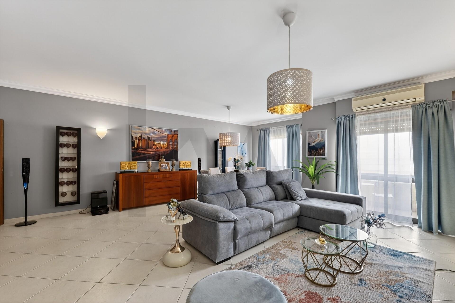 Apartamento T4 à Venda em Póvoa De Santa Iria - Lisboa - Portugal - 2