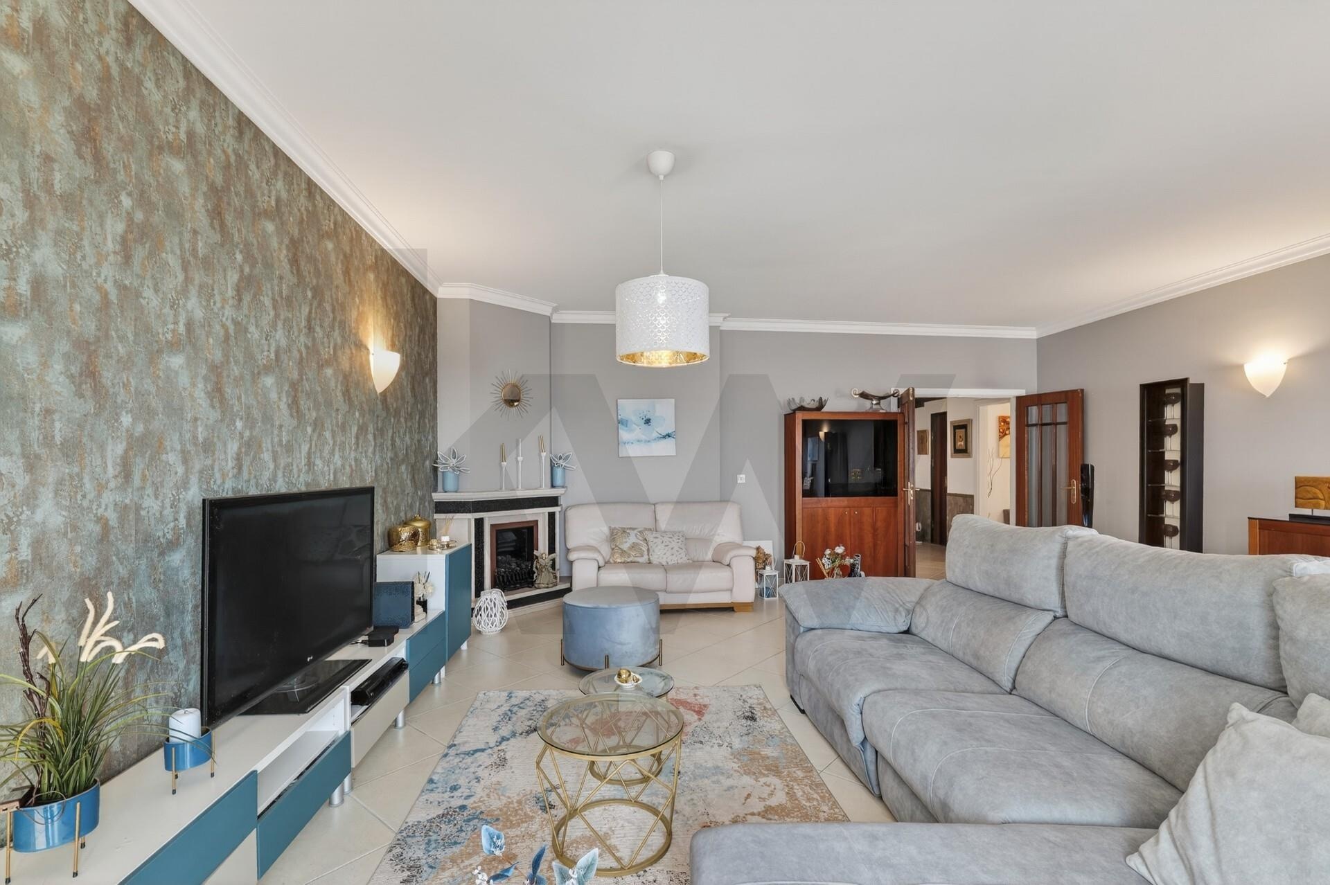 Apartamento T4 à Venda em Póvoa De Santa Iria - Lisboa - Portugal - 3