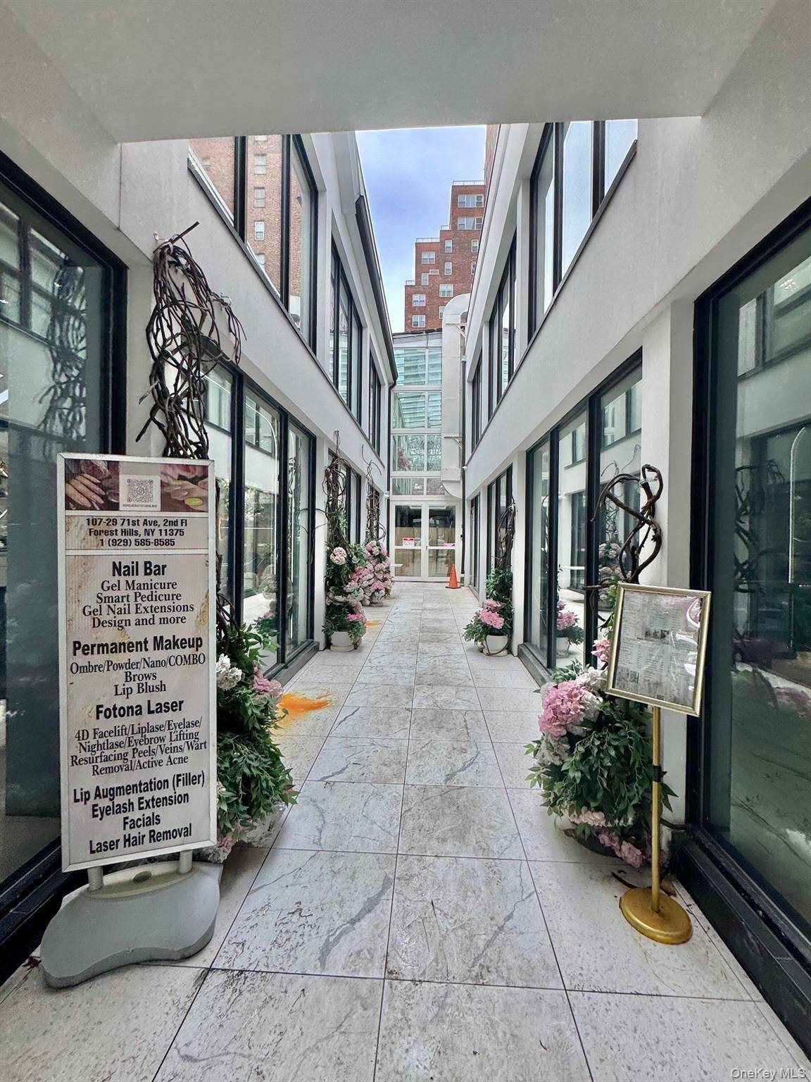 Prédio Comercial à Venda em Forest Hills, NY, EUA - 4