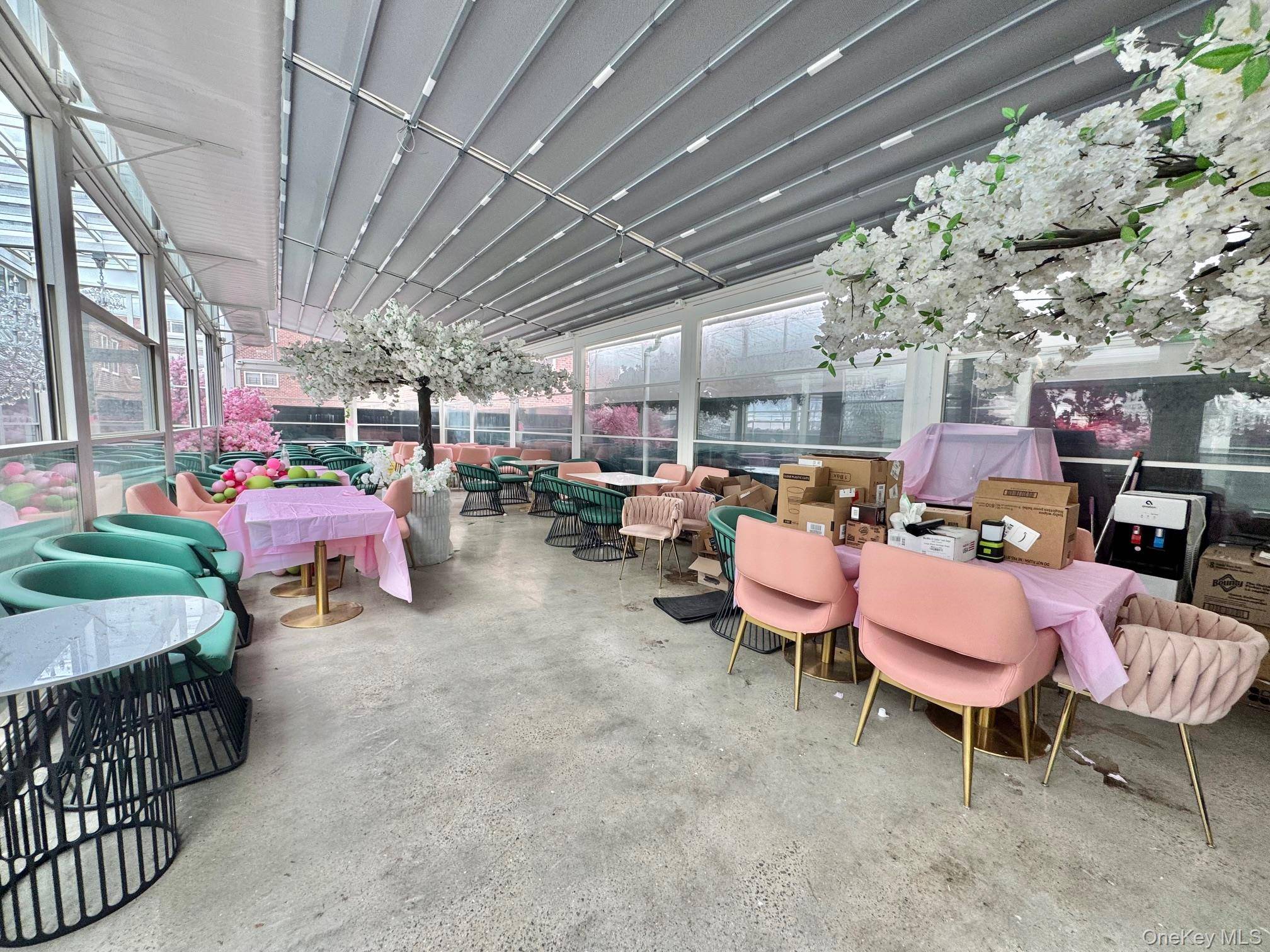 Prédio Comercial à Venda em Forest Hills, NY, EUA - 5