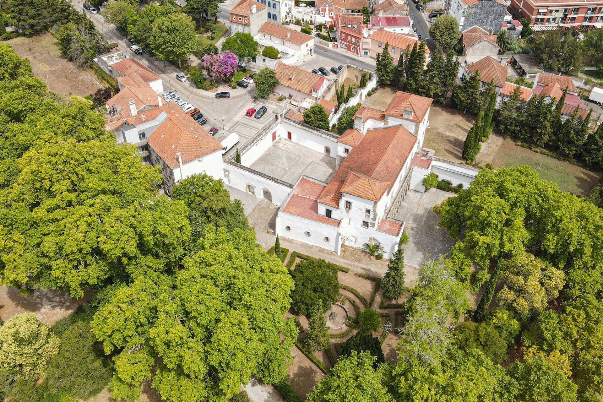 10 Bedroom Home for Sale in Belas, Lisbon, Portugal - 3