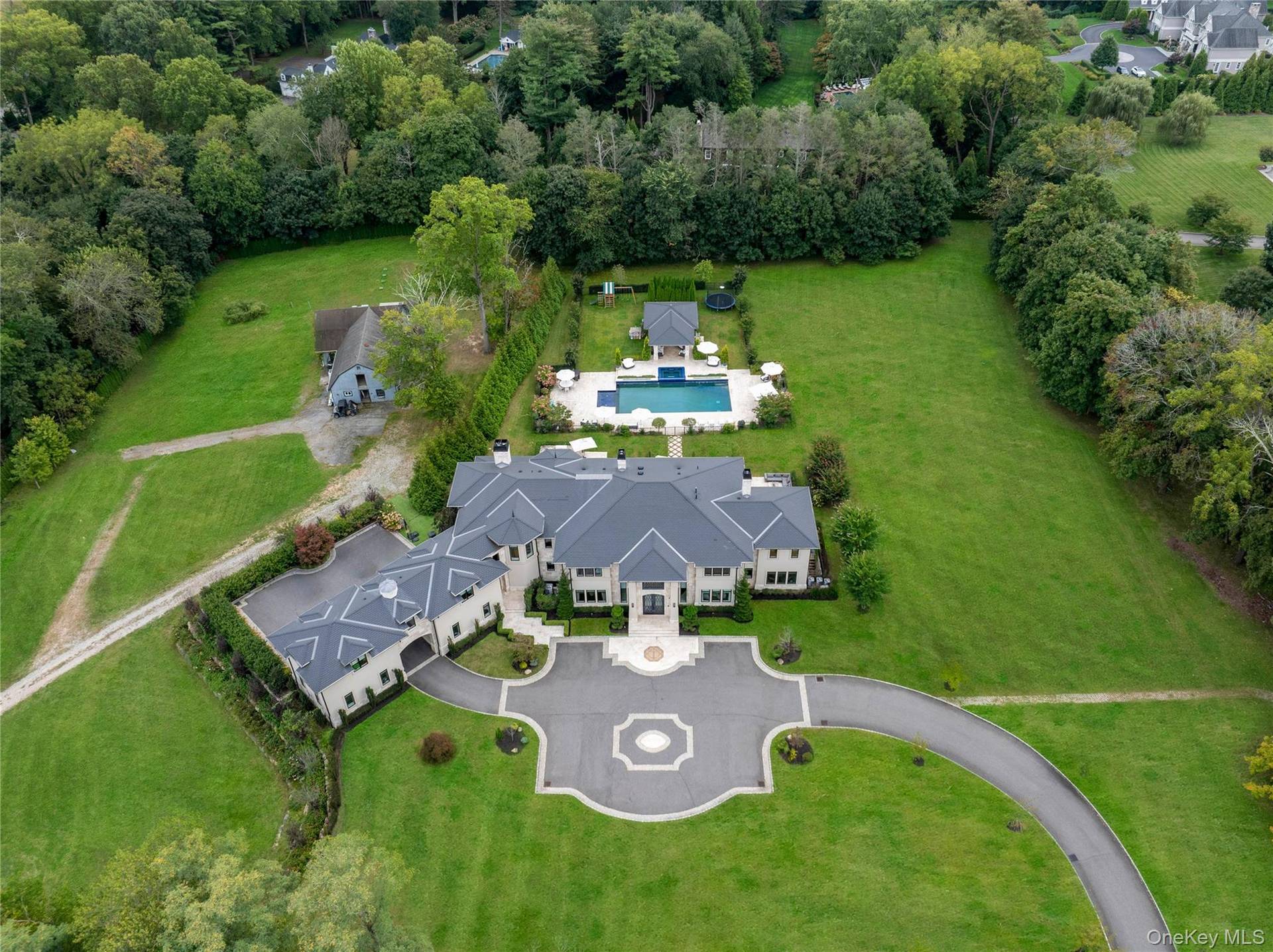 Casa com 10 Quartos à Venda em Old Brookville - NY - EUA - 4